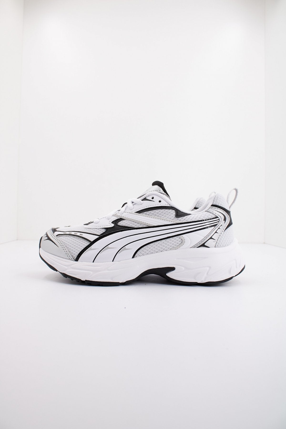 PUMA PUMA MORPHIC BASE en color BLANCO  (1)