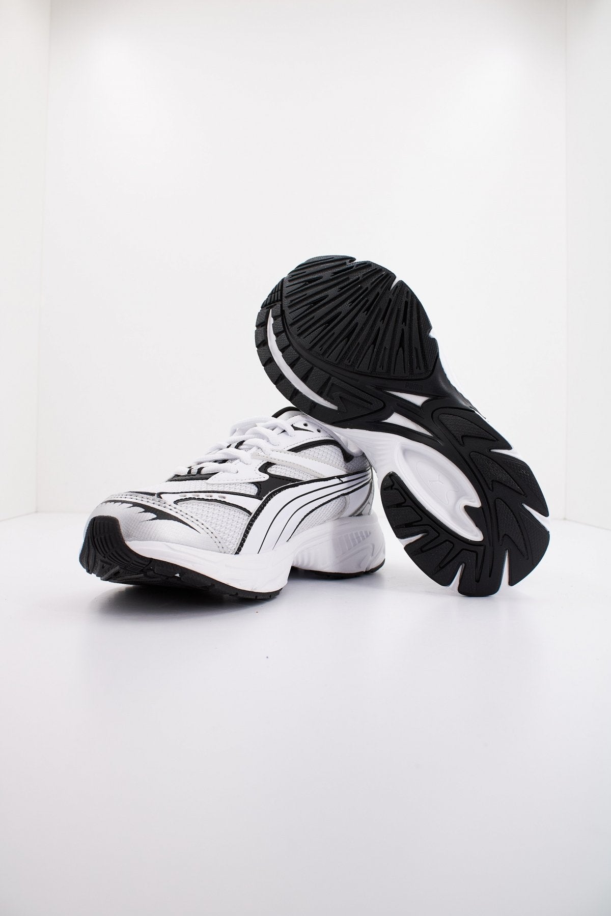 PUMA PUMA MORPHIC BASE en color BLANCO  (4)
