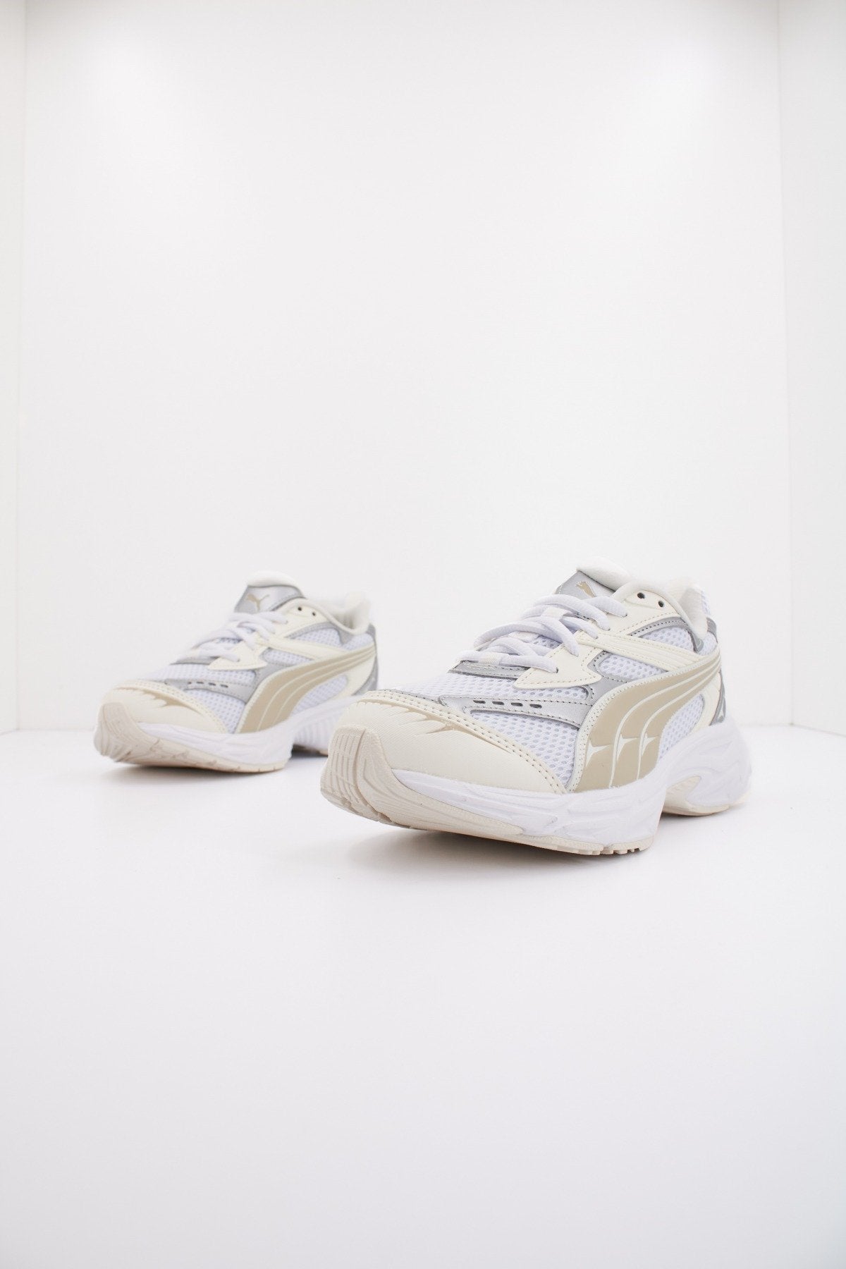 PUMA PUMA MORPHIC METALLIC WNS en color BEIS  (2)