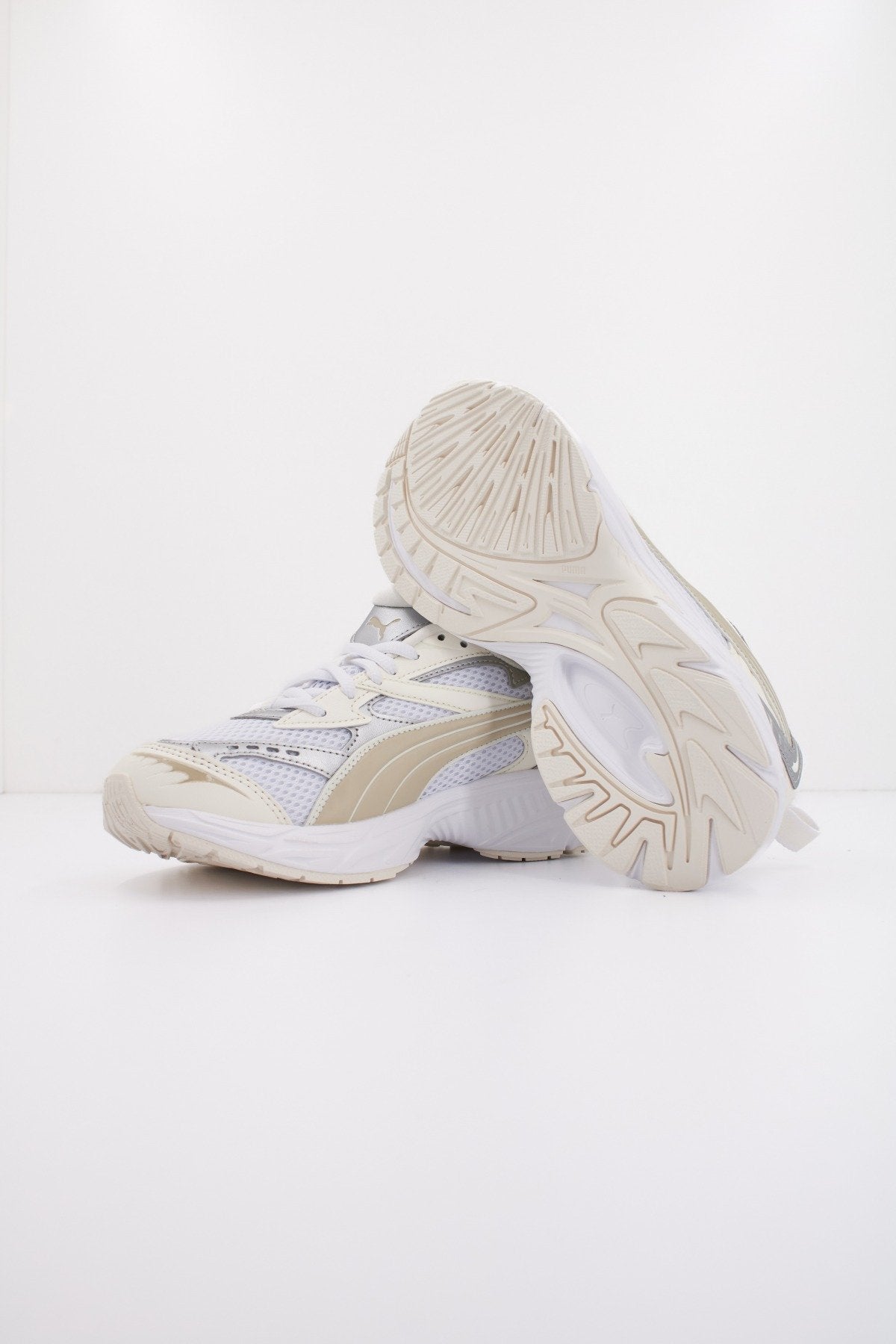 PUMA PUMA MORPHIC METALLIC WNS en color BEIS  (4)