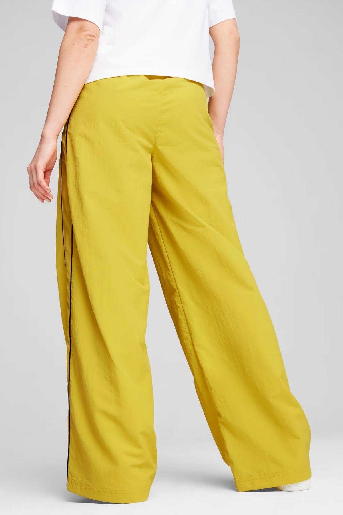 PUMA T TRACK PANTS en color AMARILLO  (3)