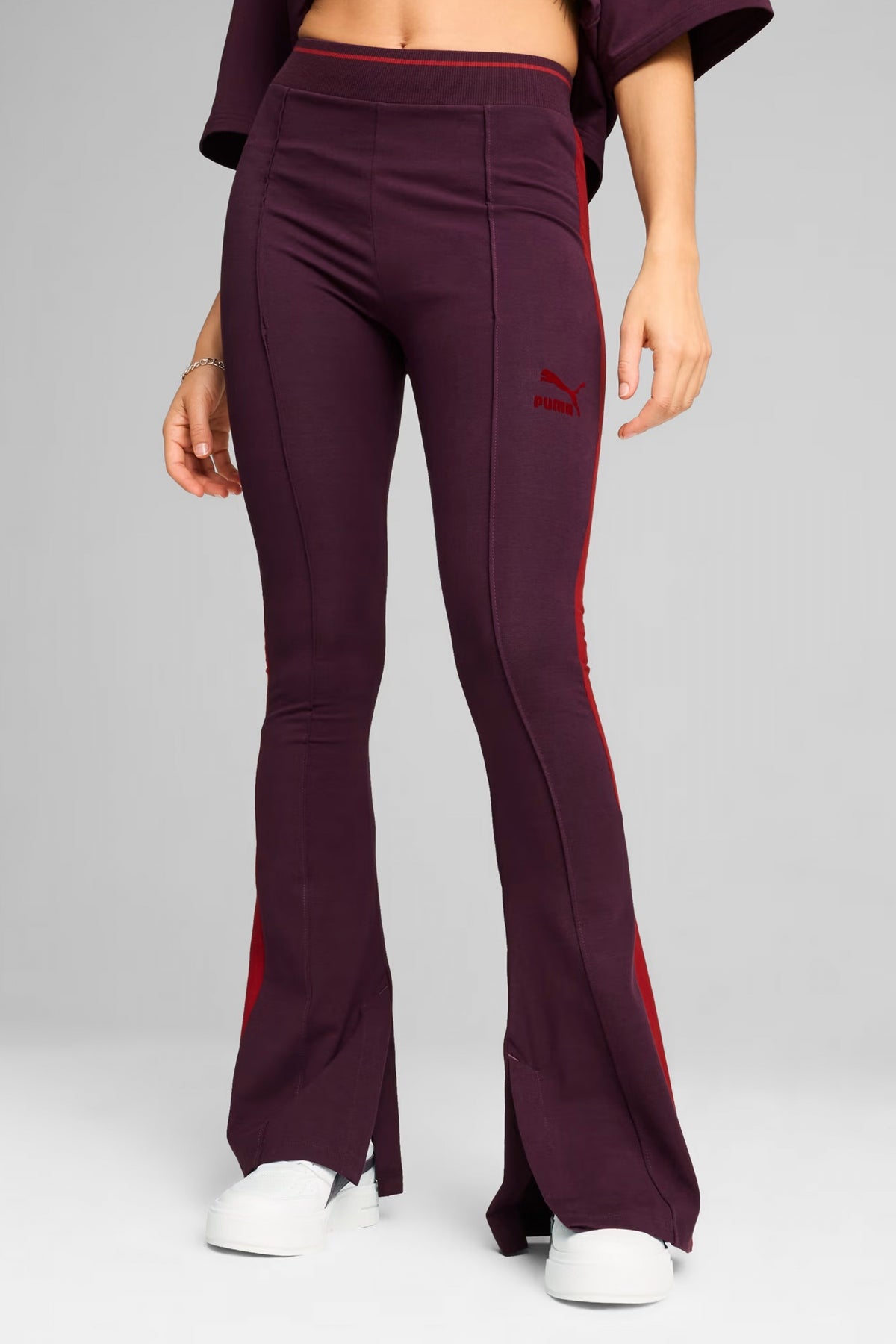 PUMA T FLARED LEGGINGS en color VIOLETA  (1)