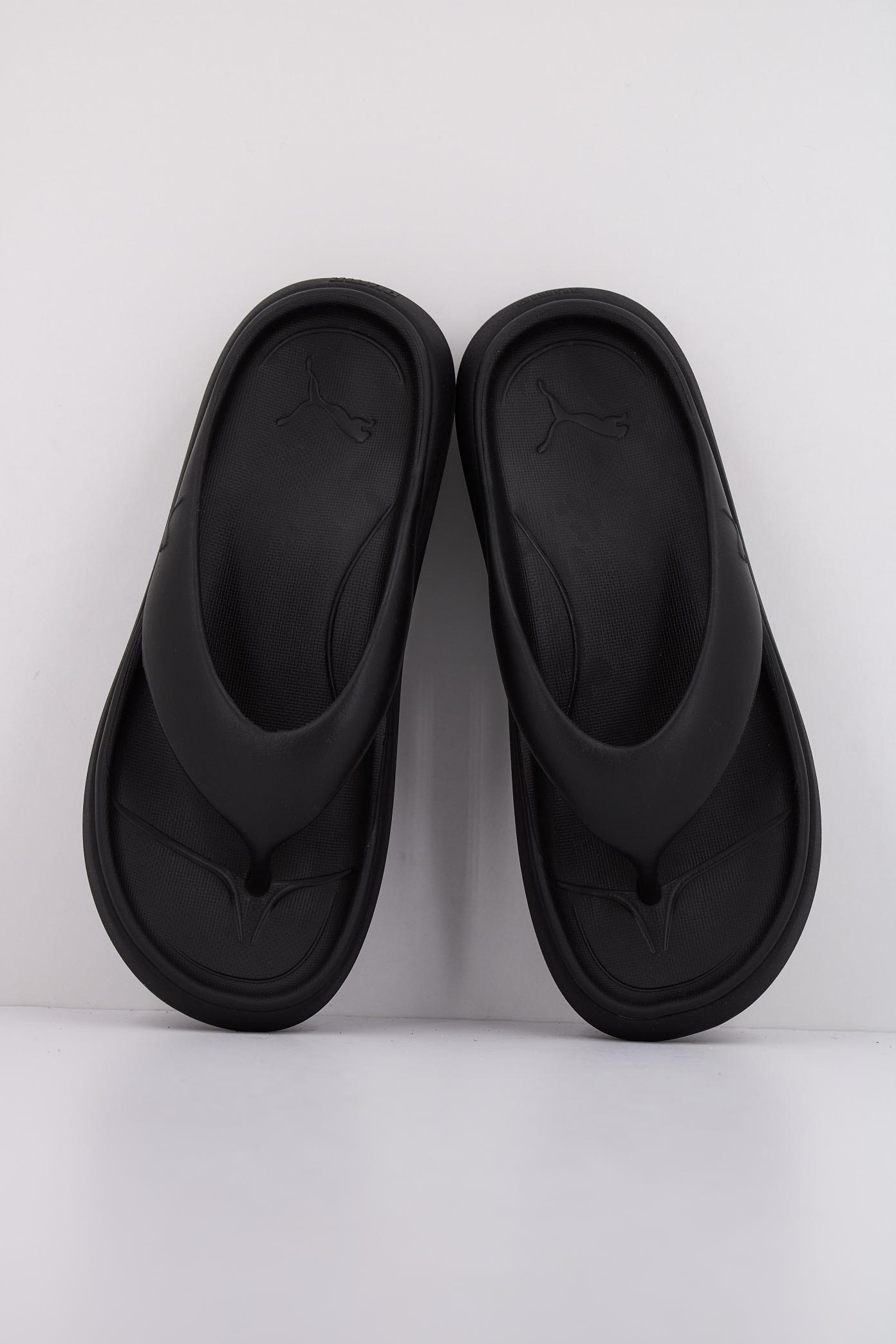 PUMA FLATTER FLIP en color NEGRO  (3)