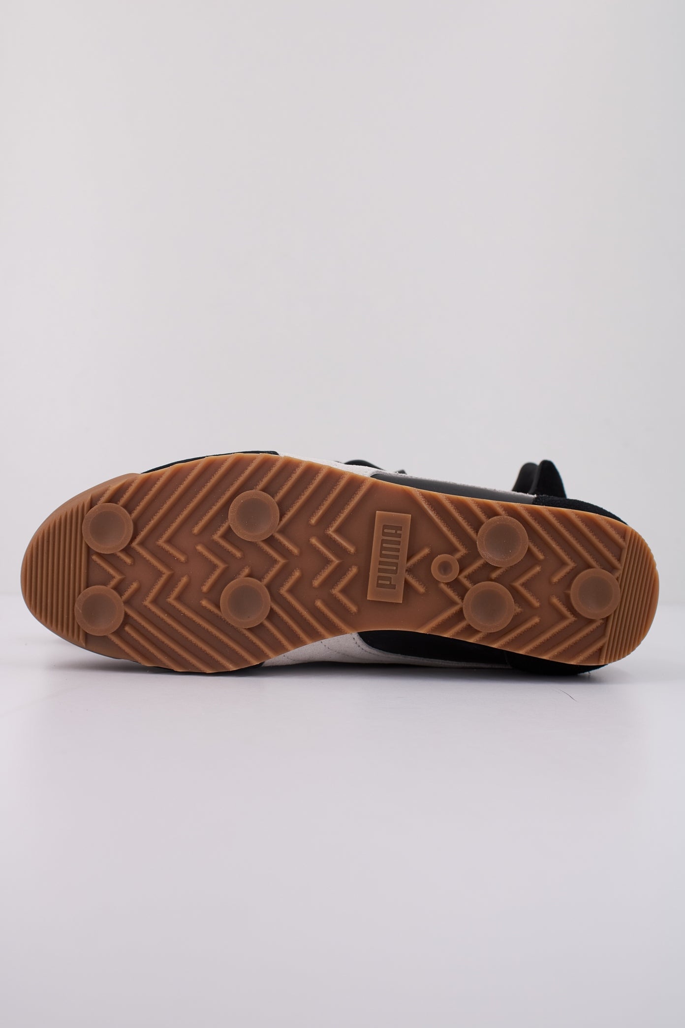 PUMA ARIZONA RETRO en color NEGRO  (5)