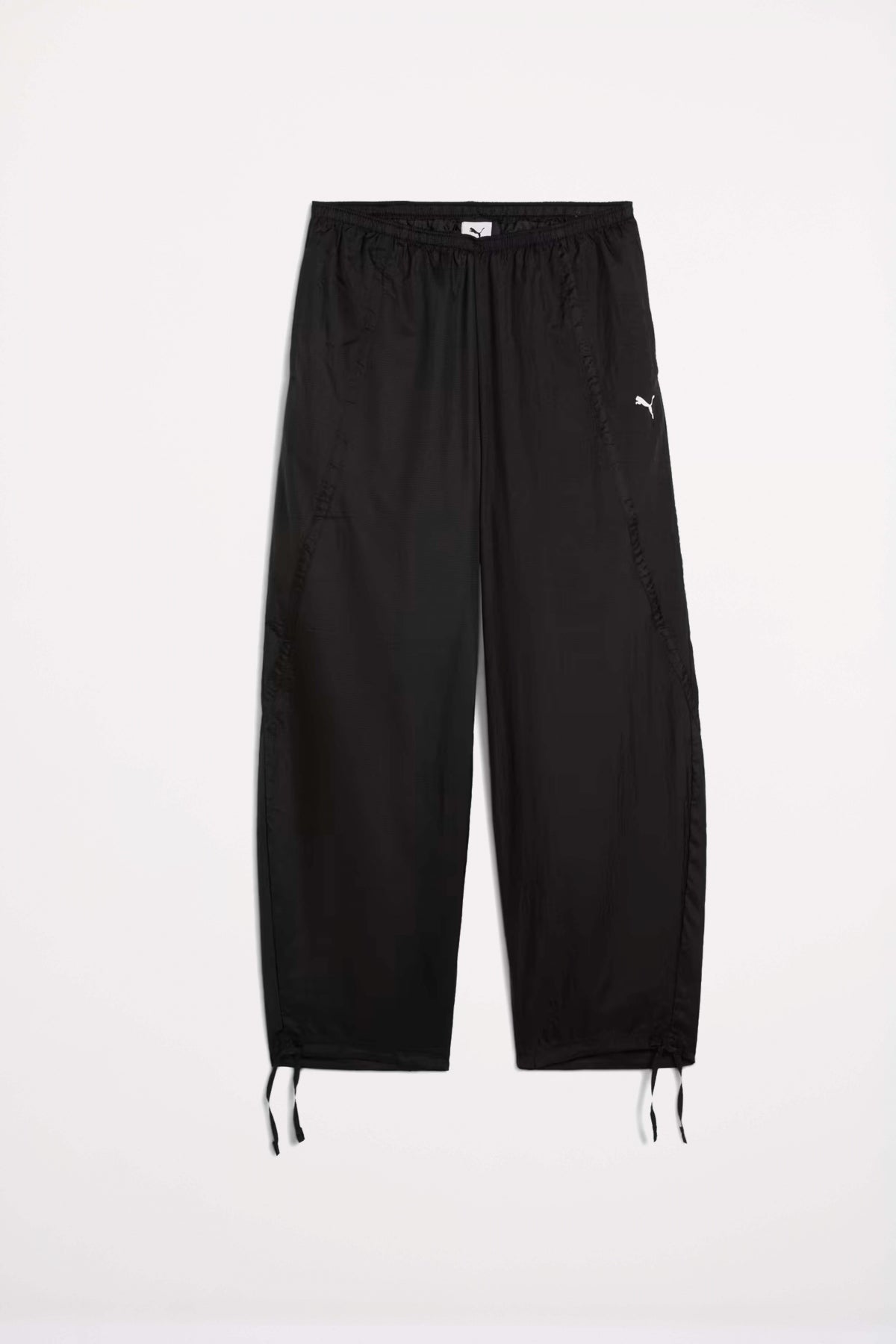 PUMA  DARE TO WOVEN PANTS  en color NEGRO  (2)
