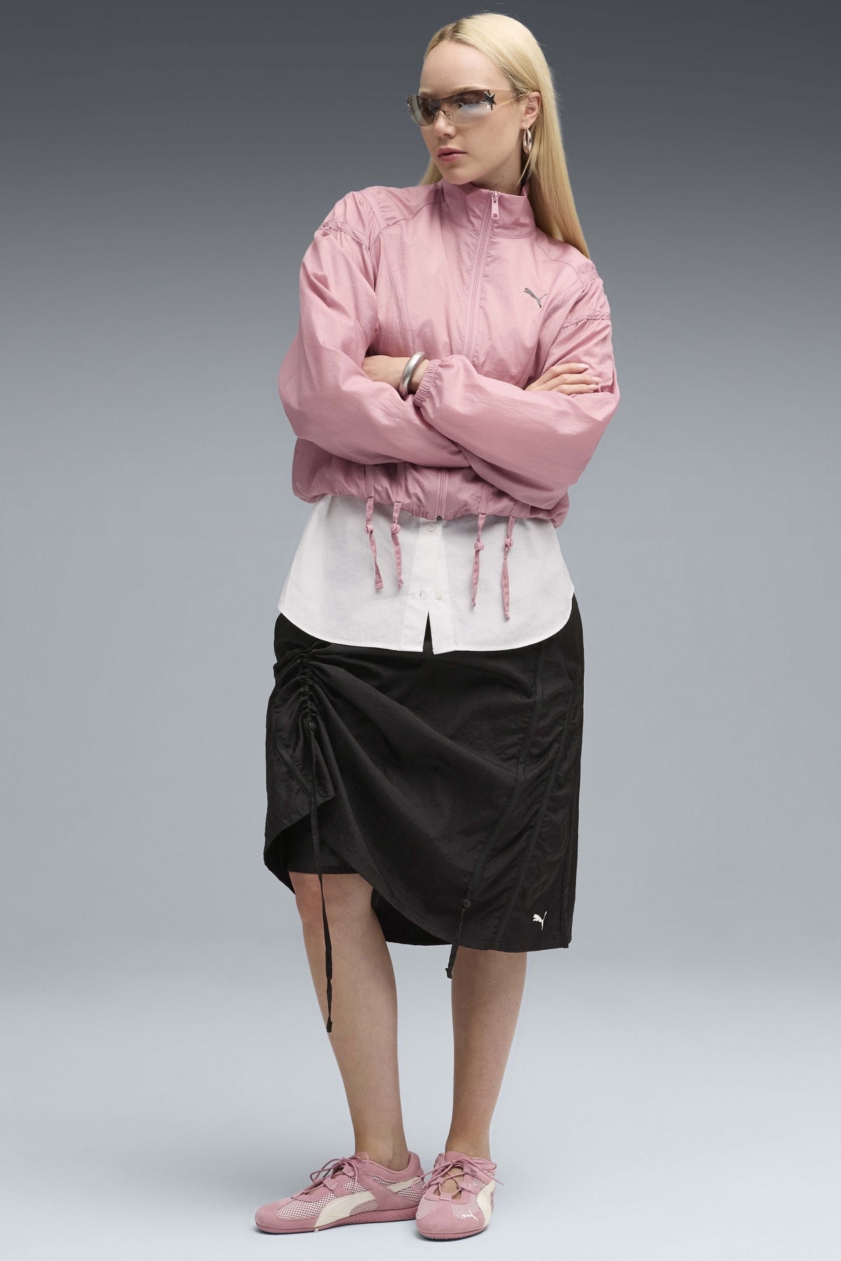 PUMA DARE TO WOVEN MIDI SKIRT en color NEGRO  (4)