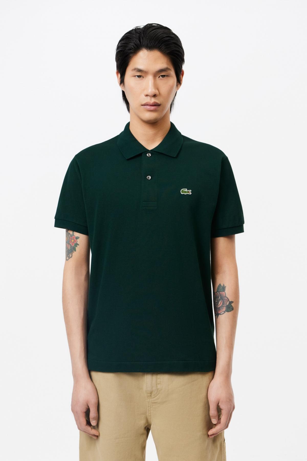 LACOSTE L SHORT SLEEVED RIBBED COLLAR S en color VERDE  (1)