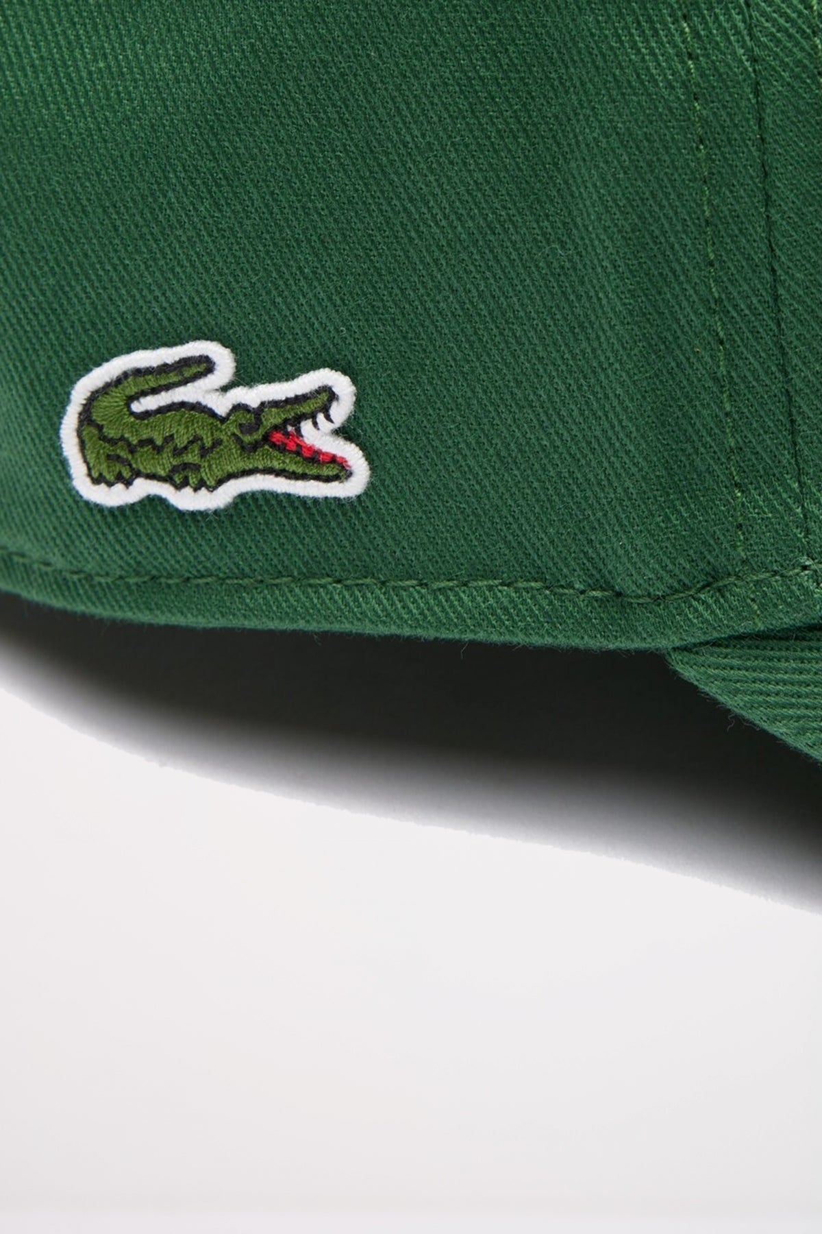 LACOSTE ORGANIC COTTON TWILL CAP en color VERDE  (4)