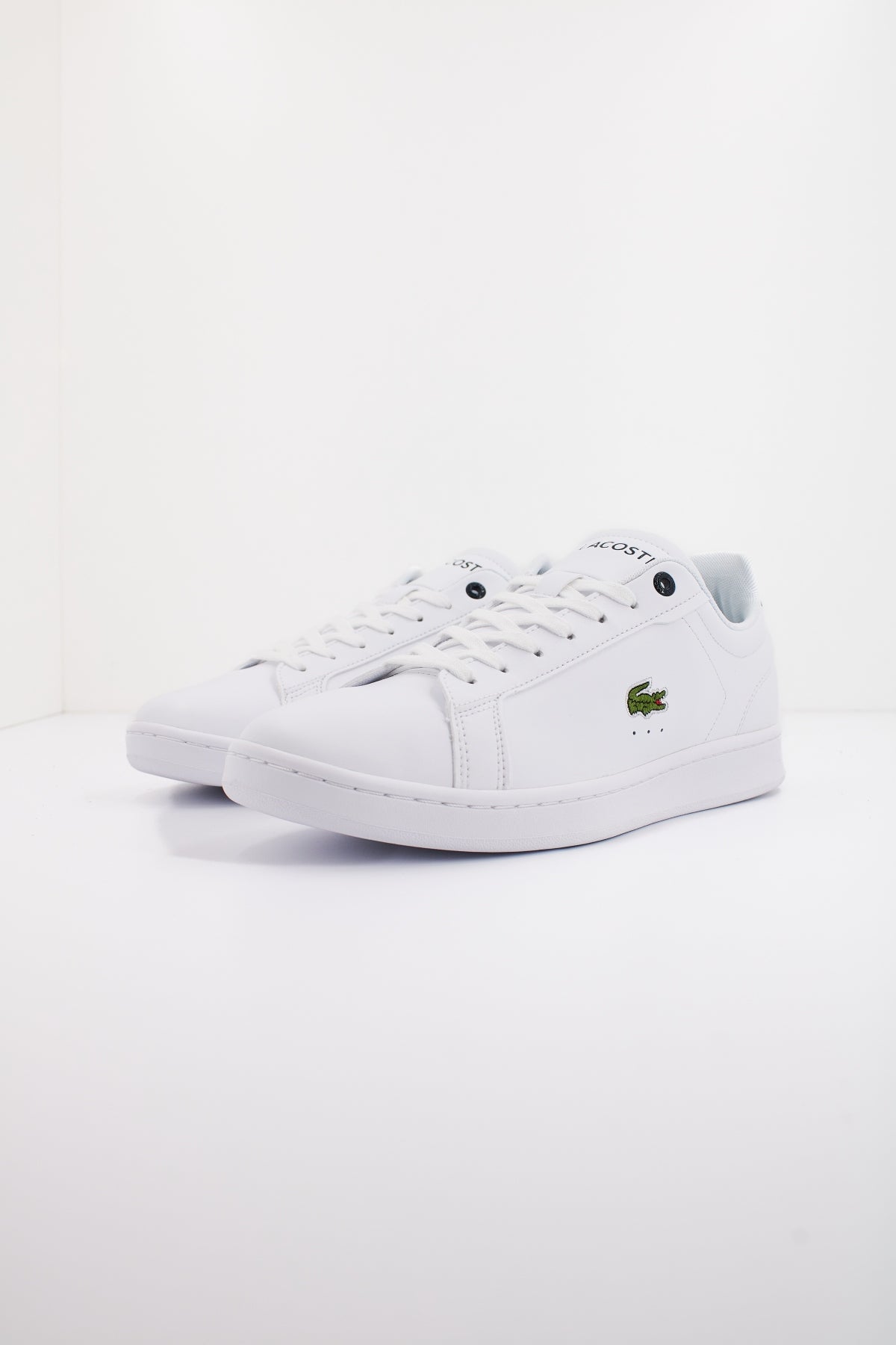 LACOSTE CARNABY PRO BL LEATHER TO en color BLANCO  (2)