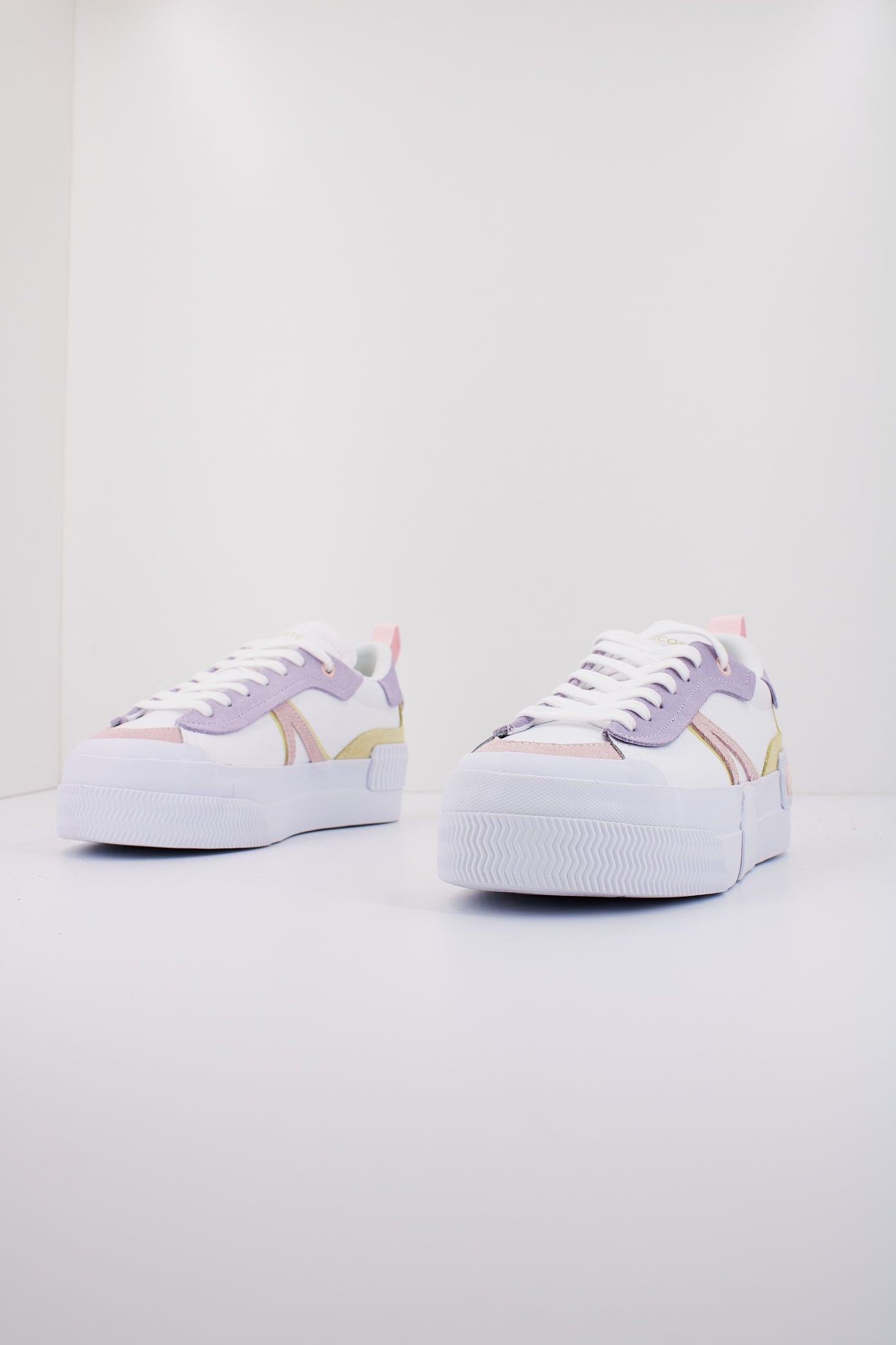 LACOSTE  LEATHER en color BLANCO  (2)