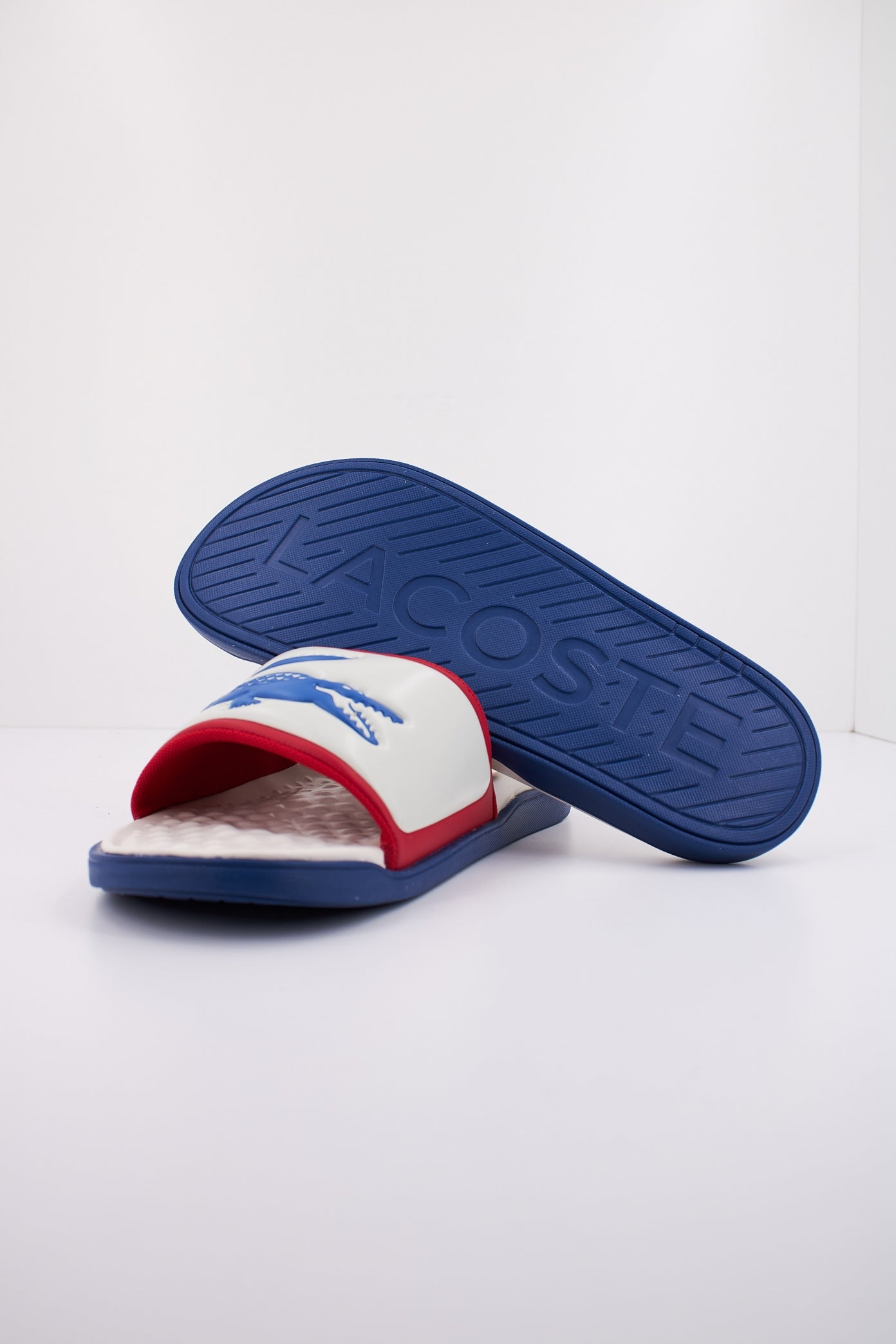 LACOSTE  SERVE SLIDE DUAL SYNTHETI en color BLANCO  (5)