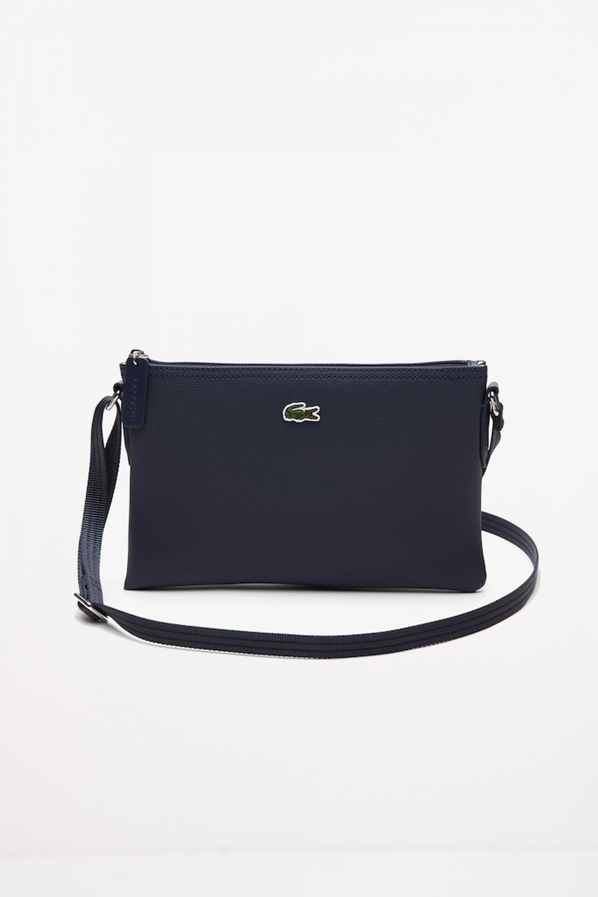 LACOSTE PIQUE SLIMLINE SATCHEL en color AZUL  (1)