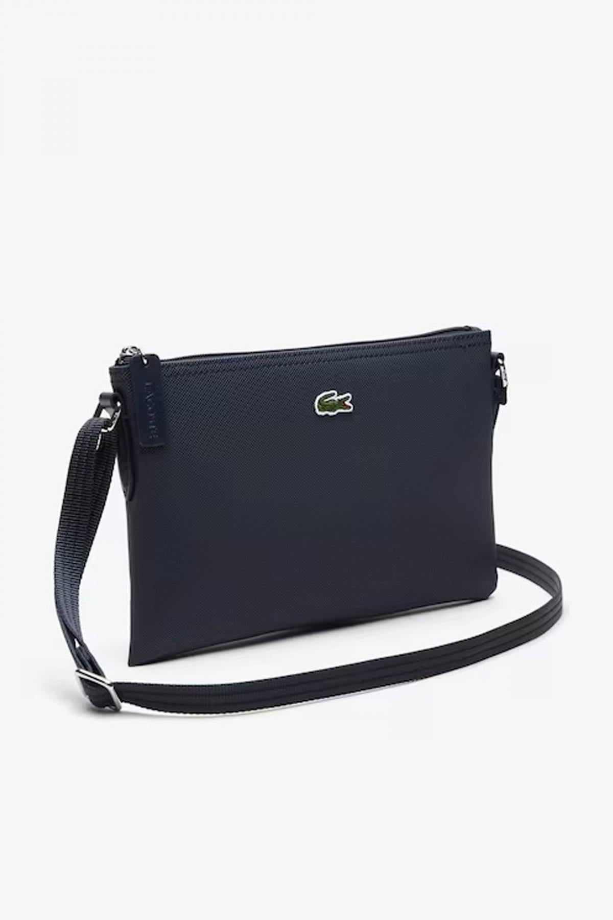LACOSTE PIQUE SLIMLINE SATCHEL en color AZUL  (2)