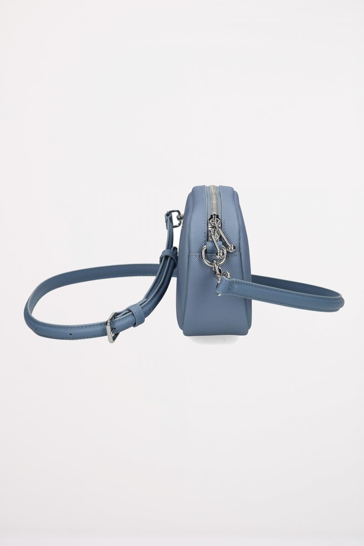 LACOSTE DAILY CITY CROSSOVER BAG en color AZUL  (2)