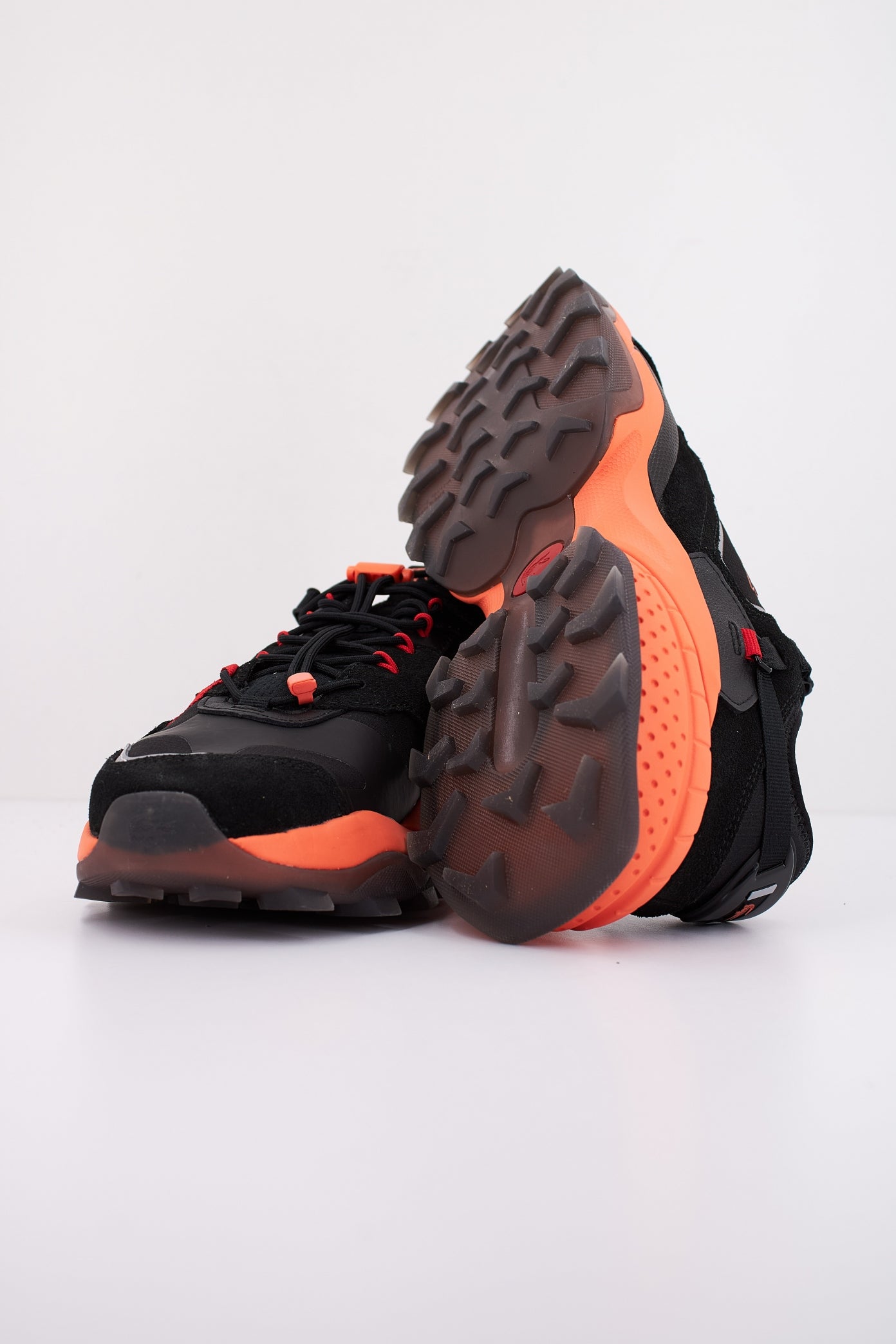 LACOSTE L-GUARD BREAKER OUTDOOR en color NEGRO  (5)