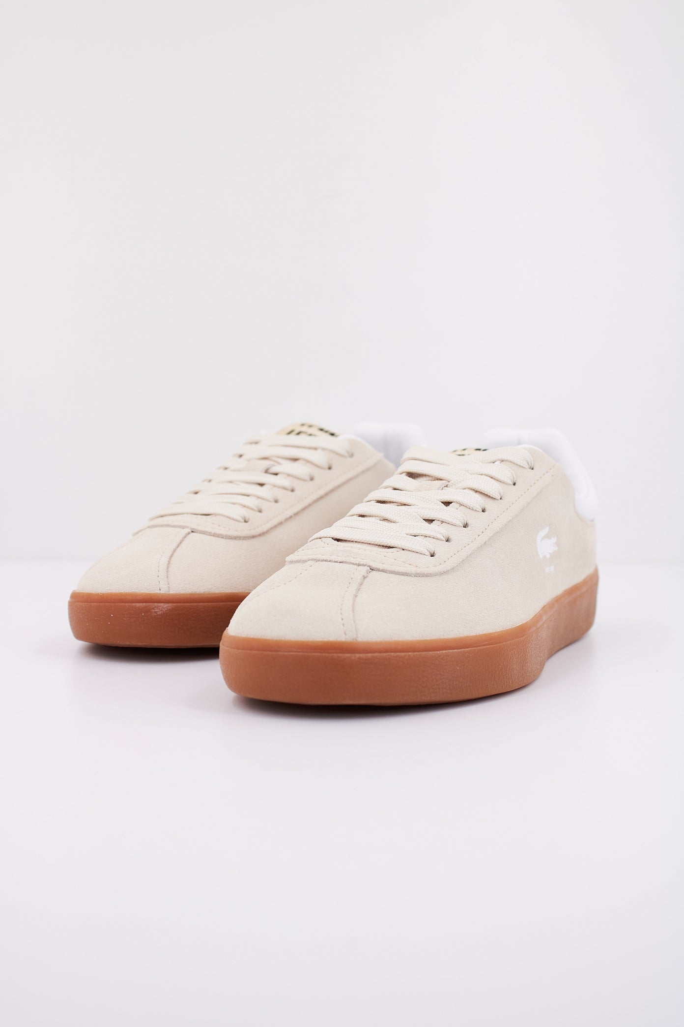LACOSTE  BASESHOT en color BEIS  (2)