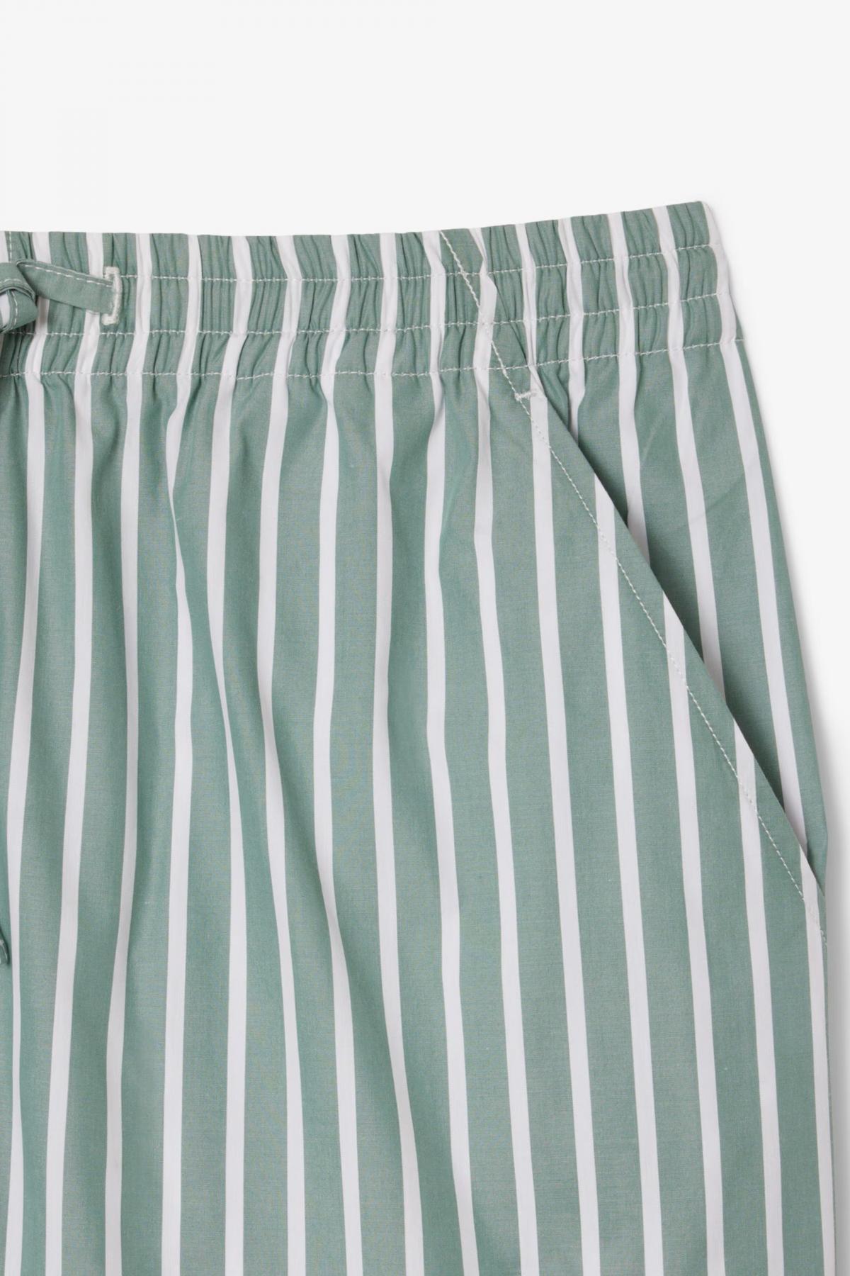 LACOSTE SHORTS en color VERDE  (3)