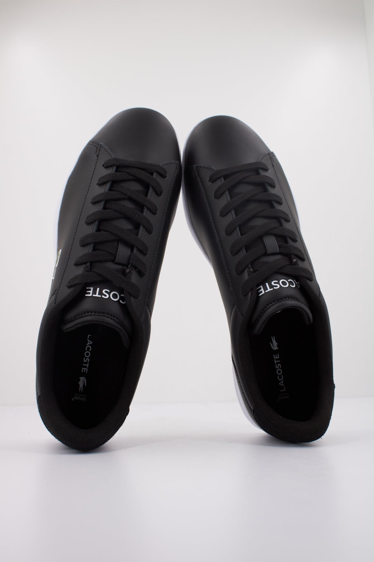LACOSTE  MEN'S CARNABY SET SNEAKER en color NEGRO  (3)