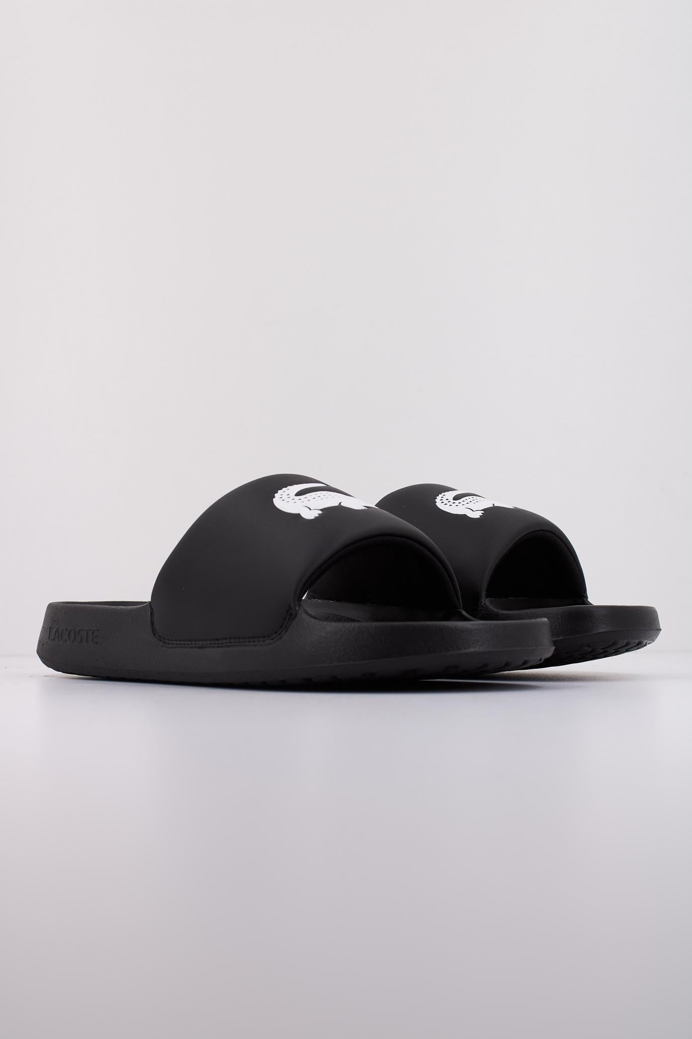LACOSTE SERVE SLIDE . en color NEGRO  (2)