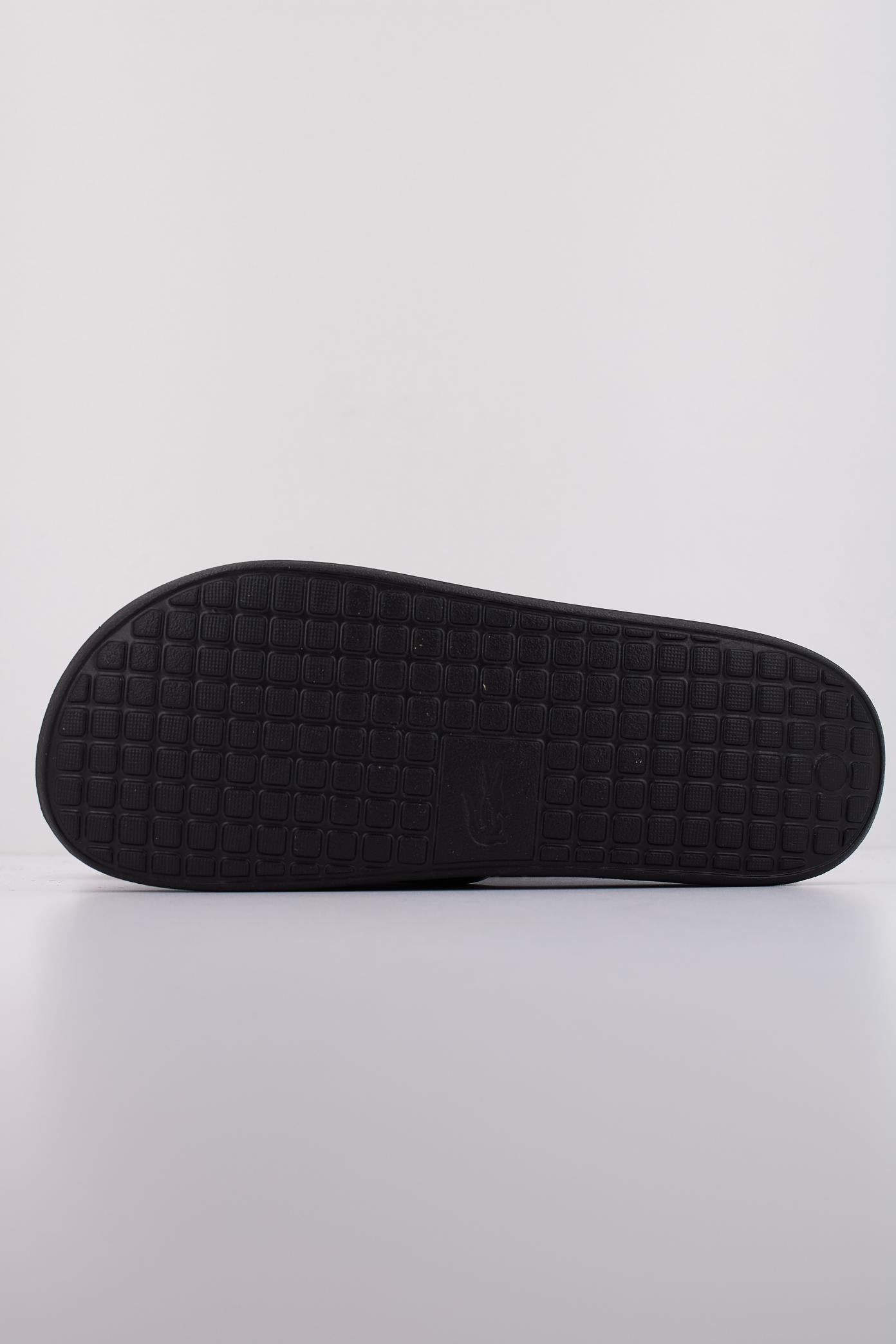 LACOSTE SERVE SLIDE . en color NEGRO  (5)