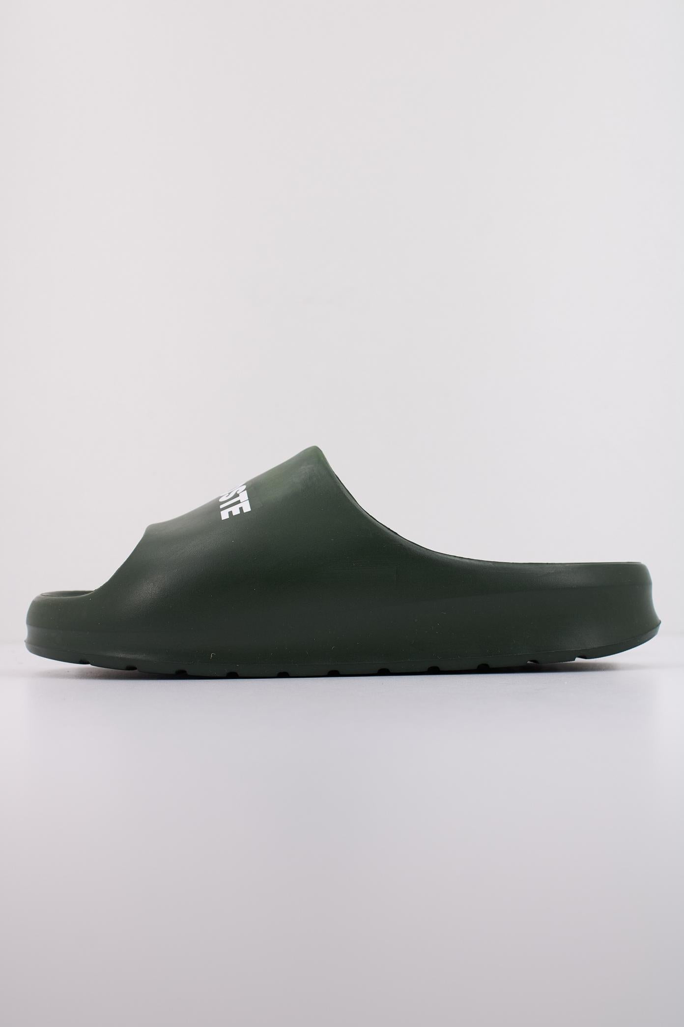 LACOSTE  SERVE SLIDE . MIX en color VERDE  (1)
