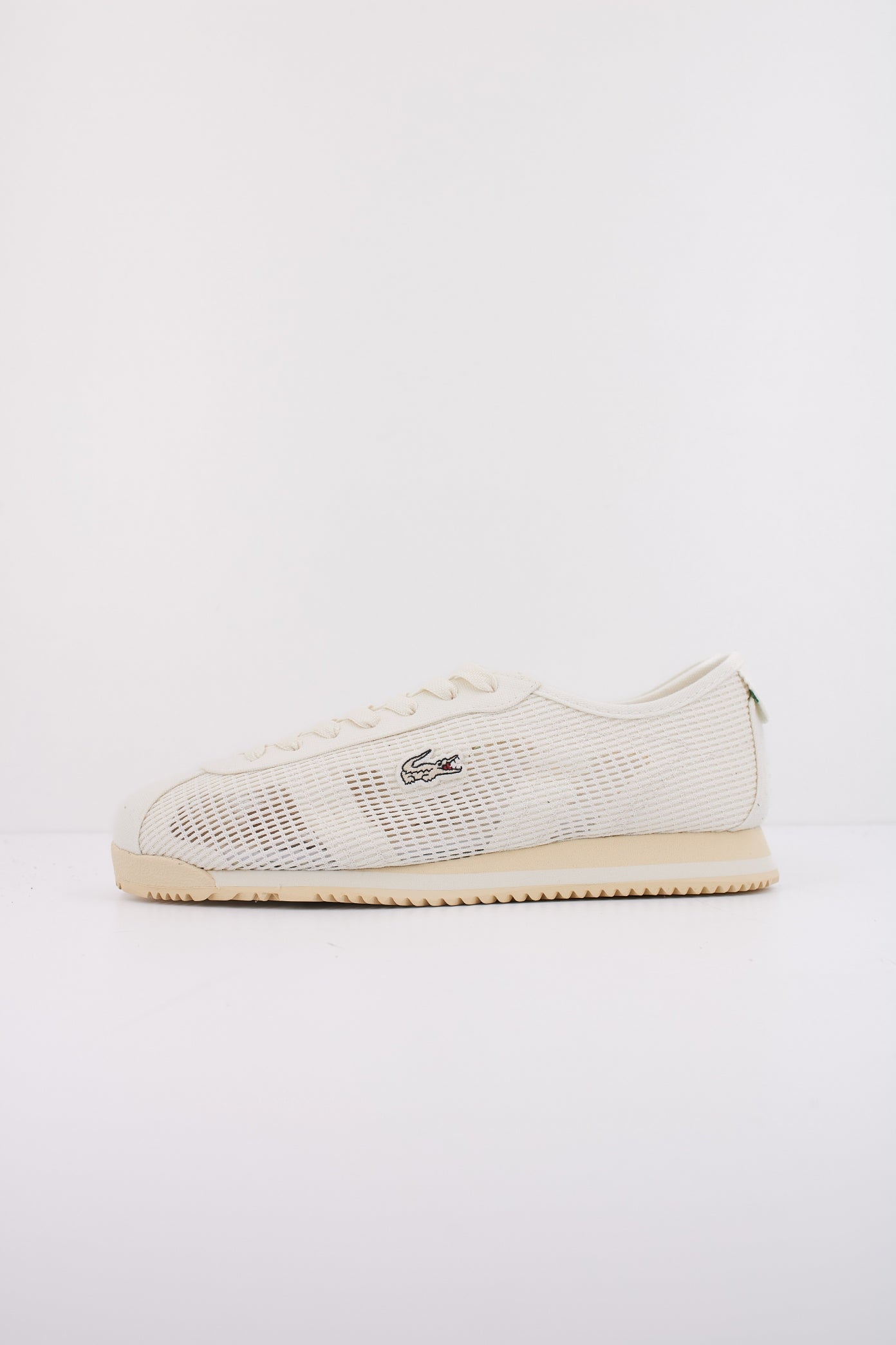 LACOSTE CLUB-LOW en color BEIS  (1)