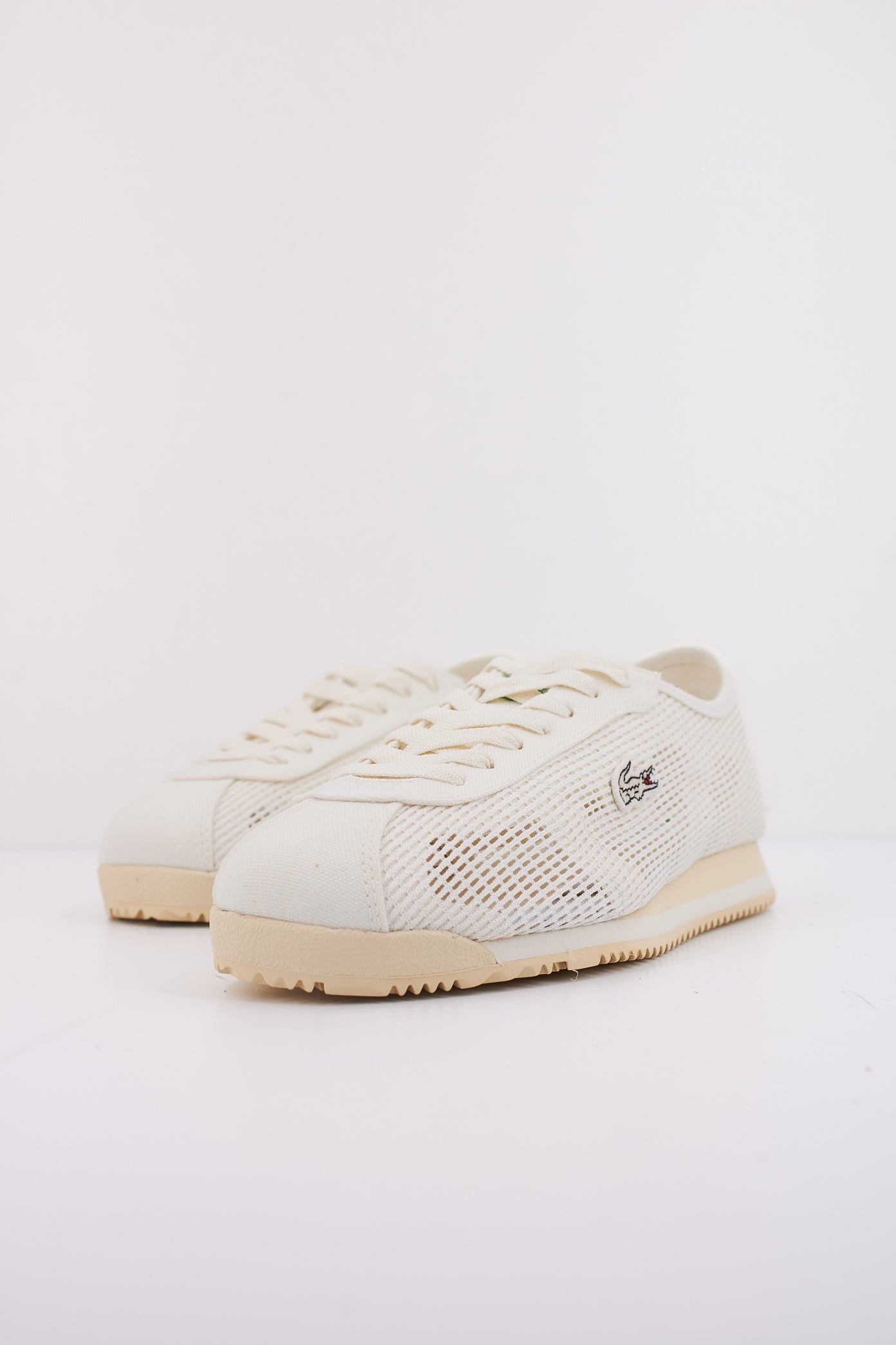 LACOSTE CLUB-LOW en color BEIS  (2)