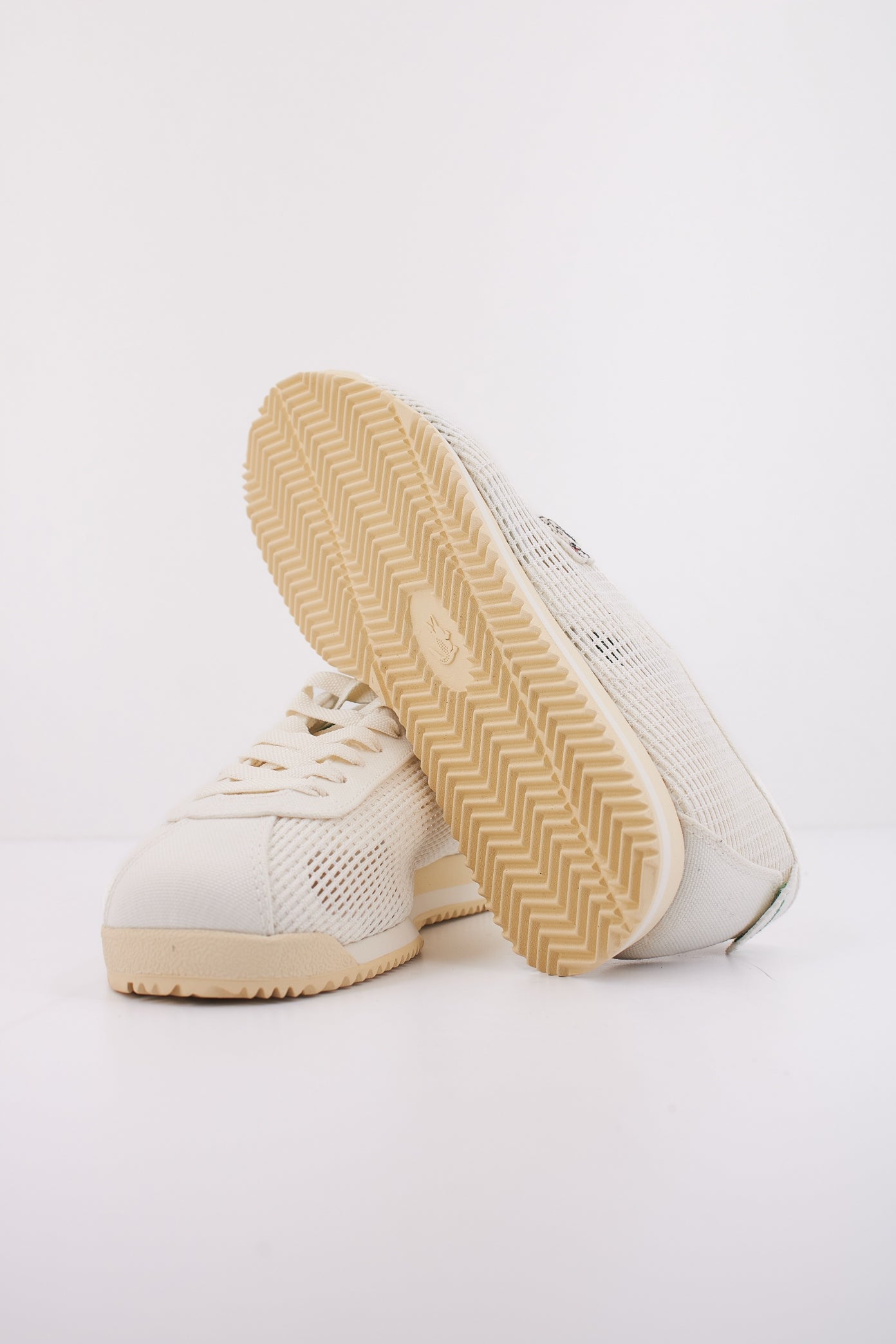 LACOSTE CLUB-LOW en color BEIS  (5)