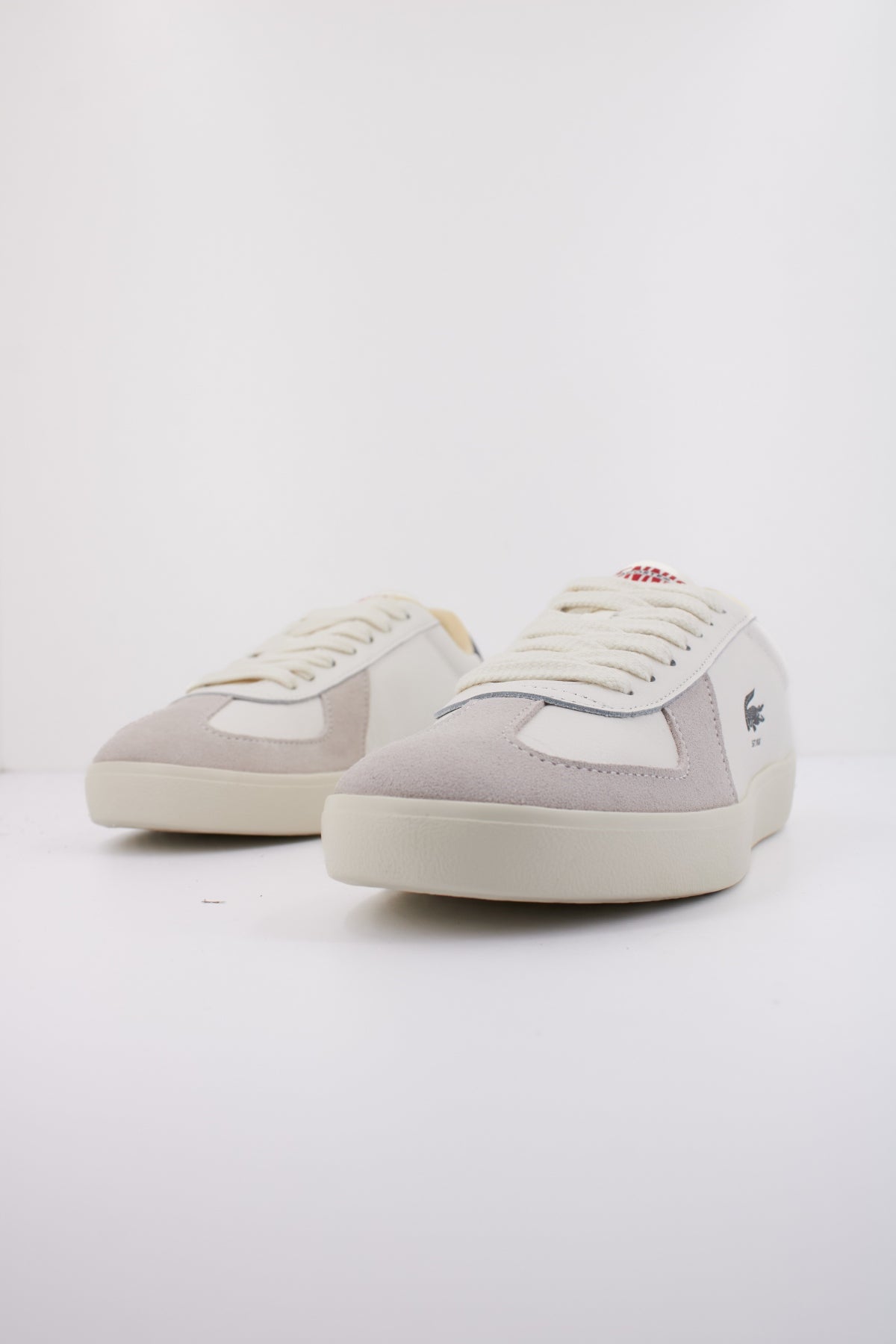 LACOSTE BASESHOT PRO SNEAKE en color BLANCO  (2)