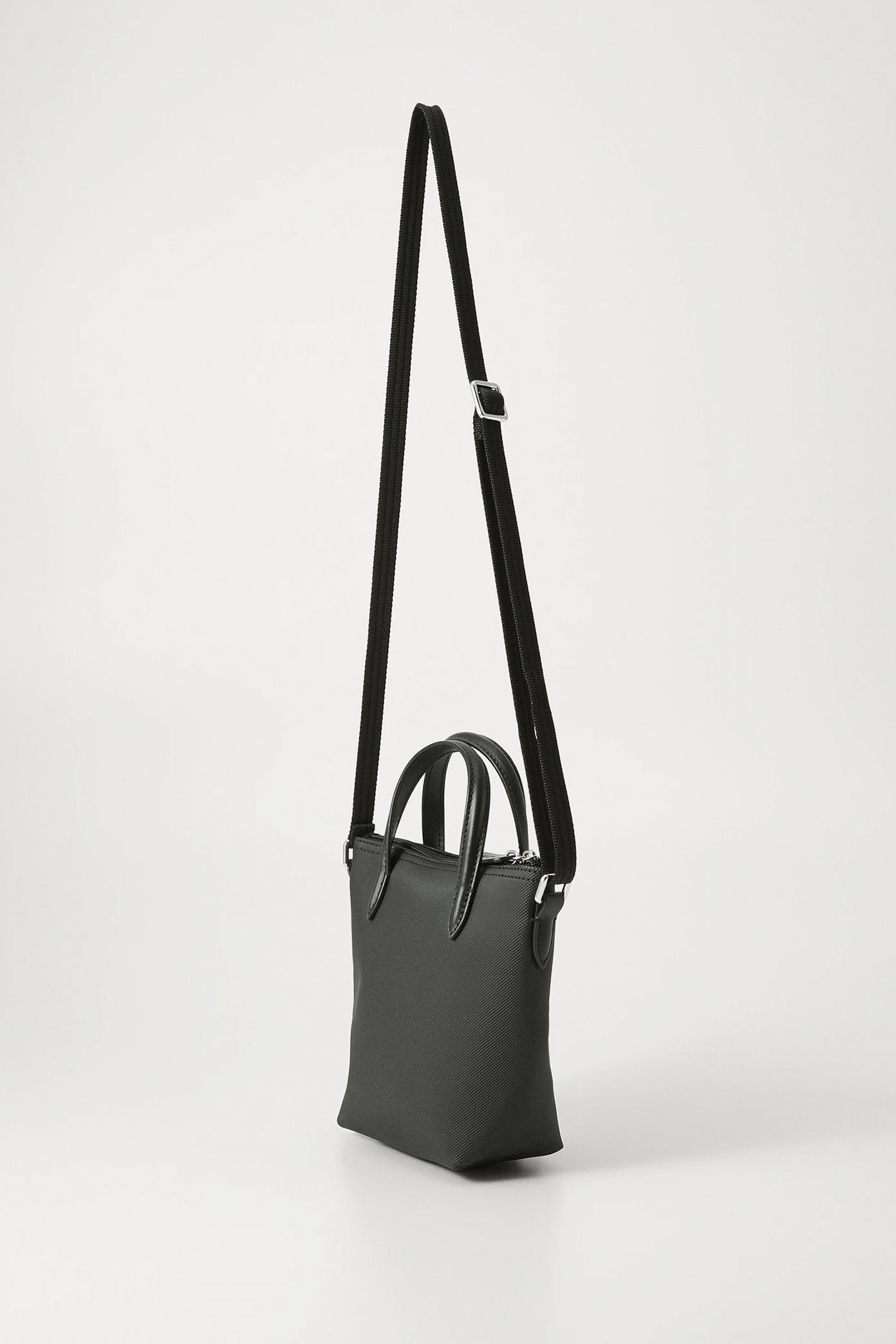 LACOSTE CROSSOVER BAG en color NEGRO  (2)