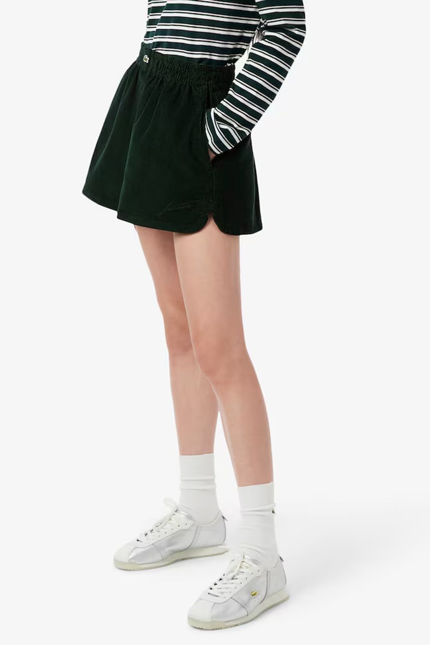 LACOSTE WOMEN'S RELAXED FIT CORDUROY SHORTS en color VERDE  (3)