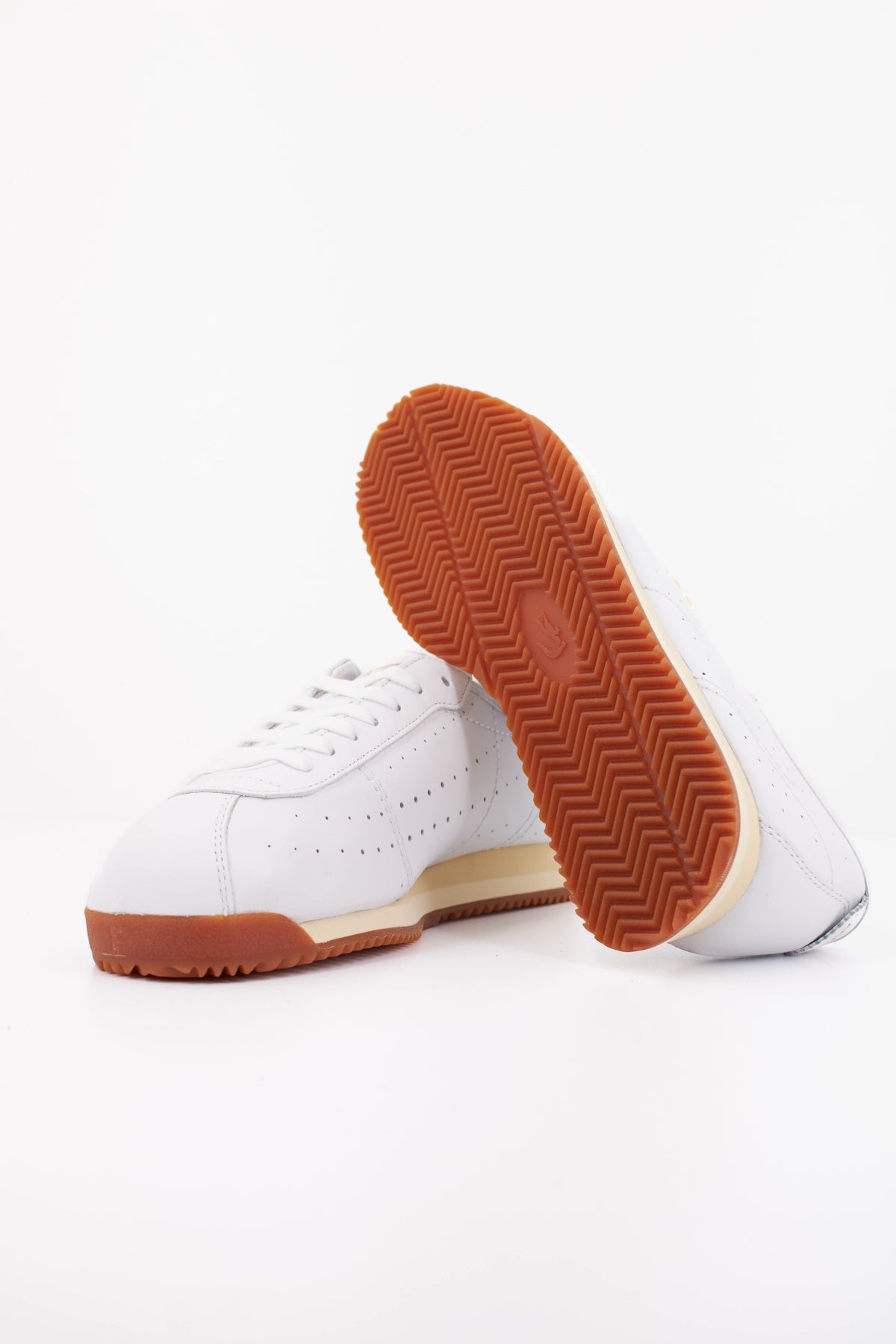 LACOSTE CLUB LOW en color BLANCO  (5)