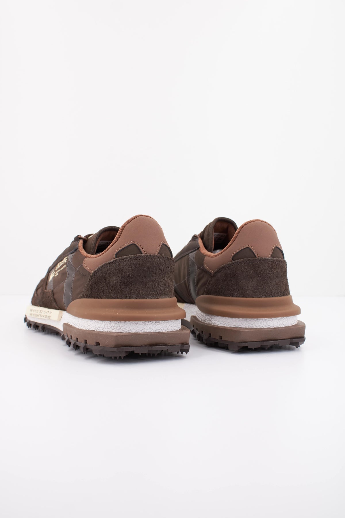 LACOSTE ELITE ACTIVE en color MARRON  (4)