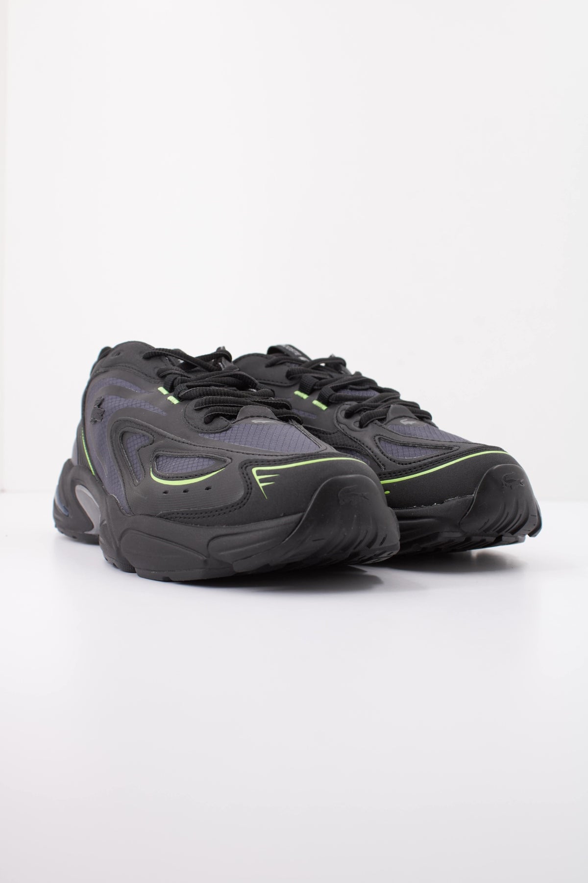 LACOSTE SMA STORM  en color NEGRO  (2)