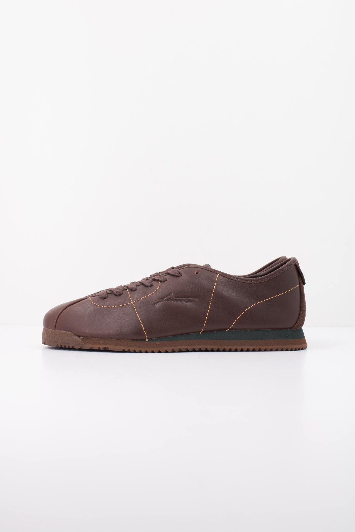 LACOSTE SMA CLUB LOW en color MARRON  (1)