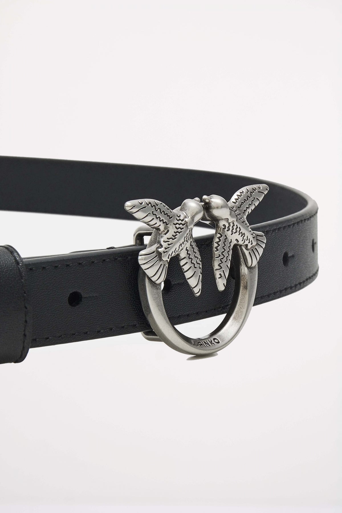 PINKO LOVE BERRY H BELT VITE en color NEGRO  (4)