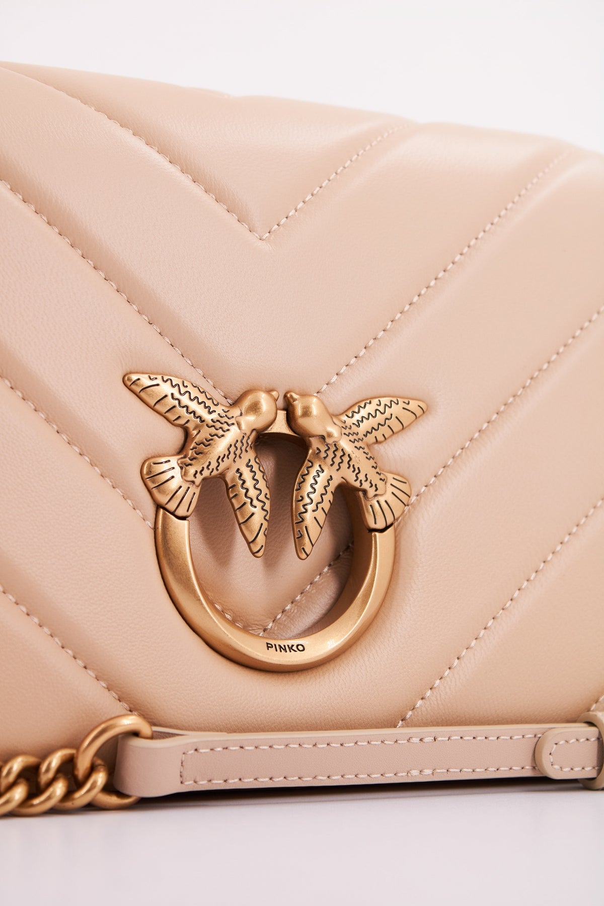 PINKO LOVE CLICK CLASSIC SHEE en color NUDE  (4)