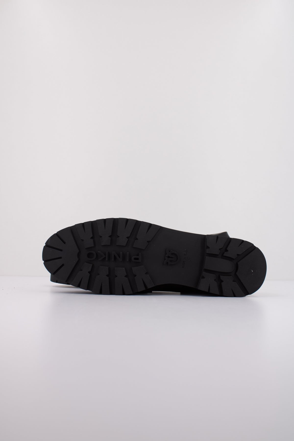 PINKO MOCASSINO BOX CALF en color NEGRO  (5)