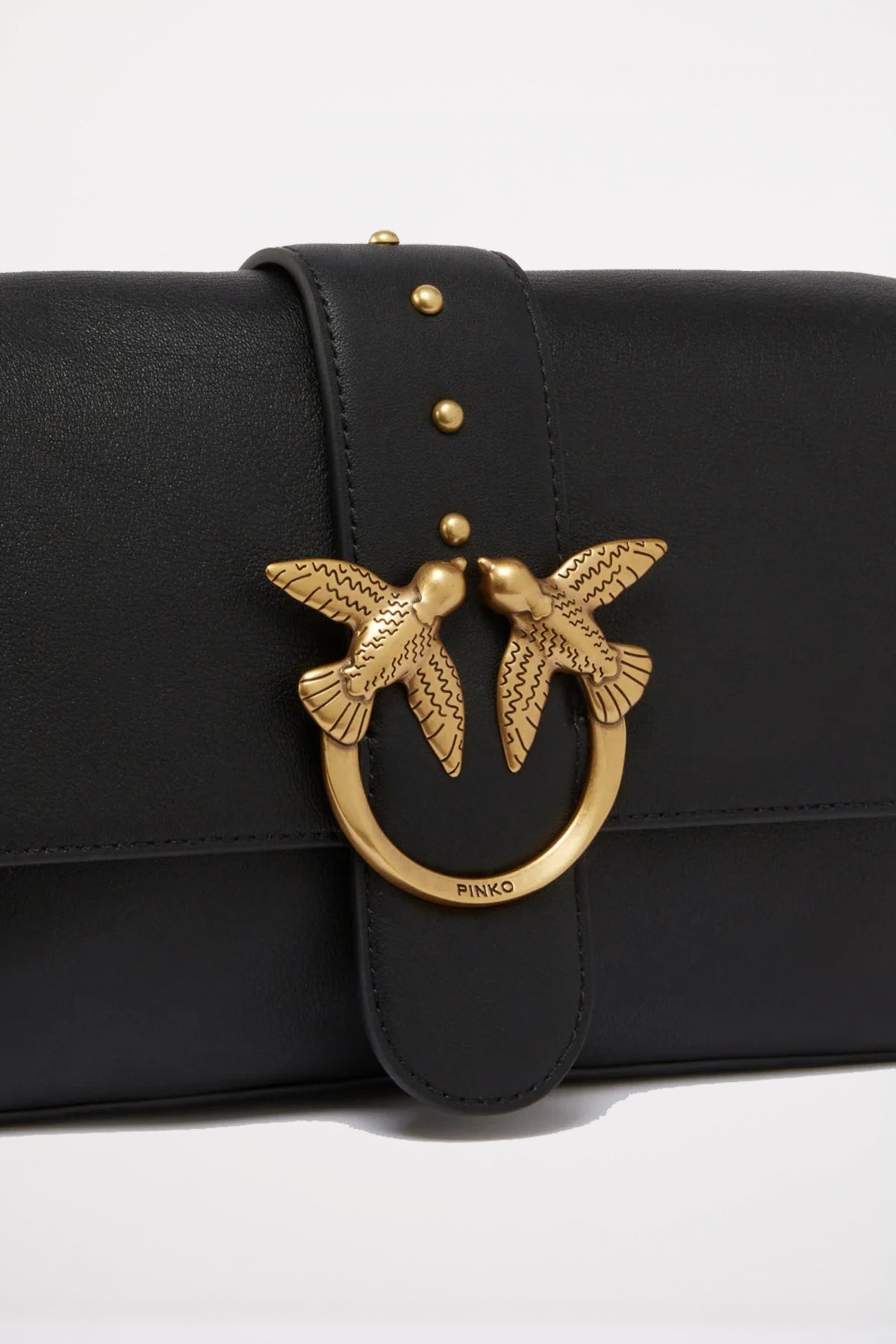 PINKO LOVE ONE MINI SLOUCHY en color NEGRO  (3)