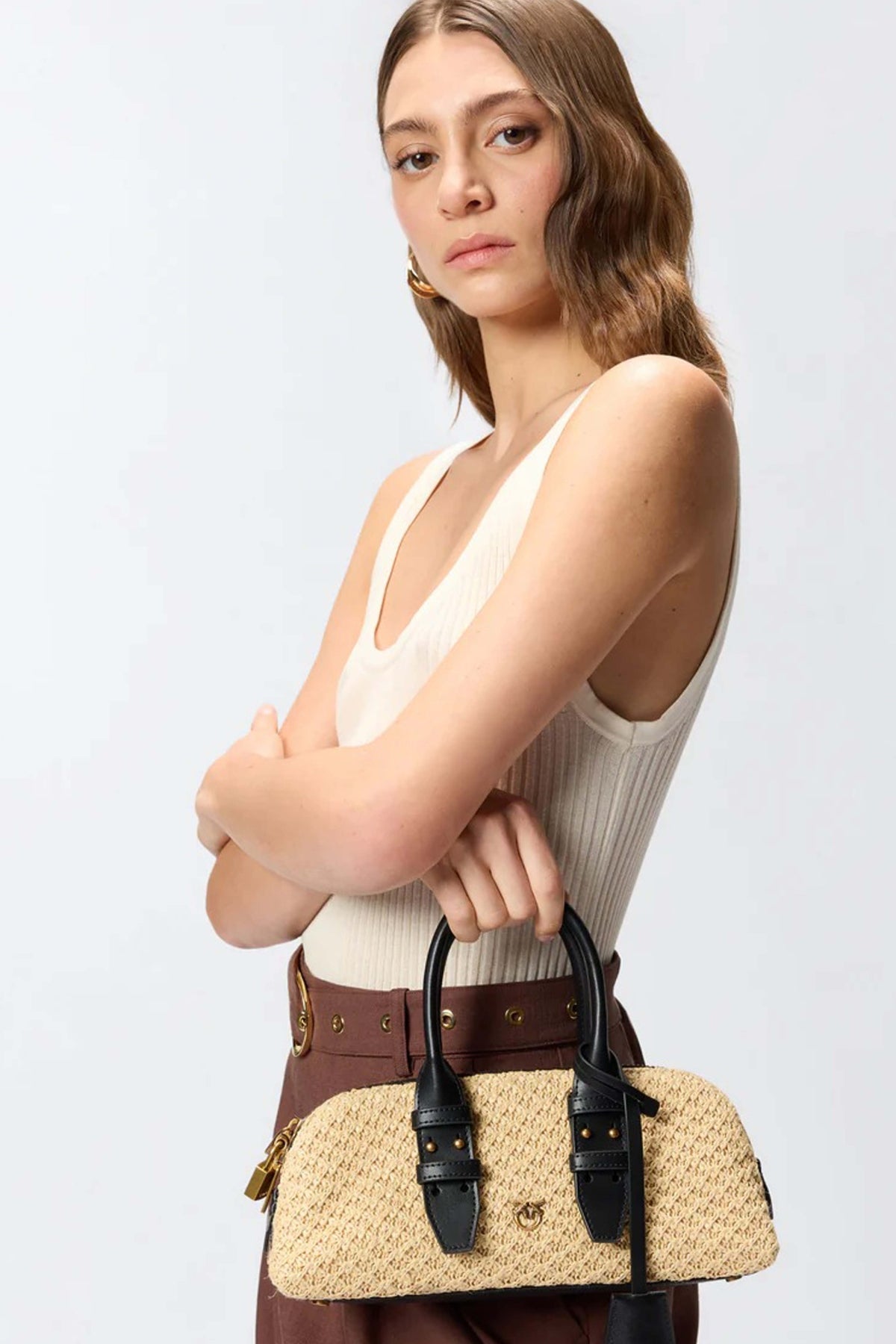 PINKO  BOWLING BAG BAGUETTE  en color MARRON CLARO  (1)