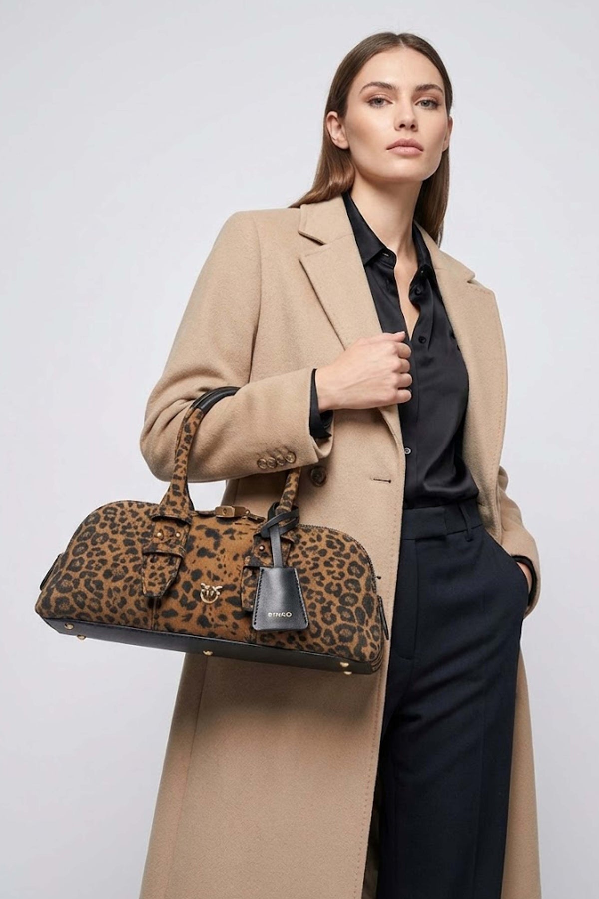 PINKO BOWLING BAG BAGUETTE  en color ANIMAL PRINT  (1)