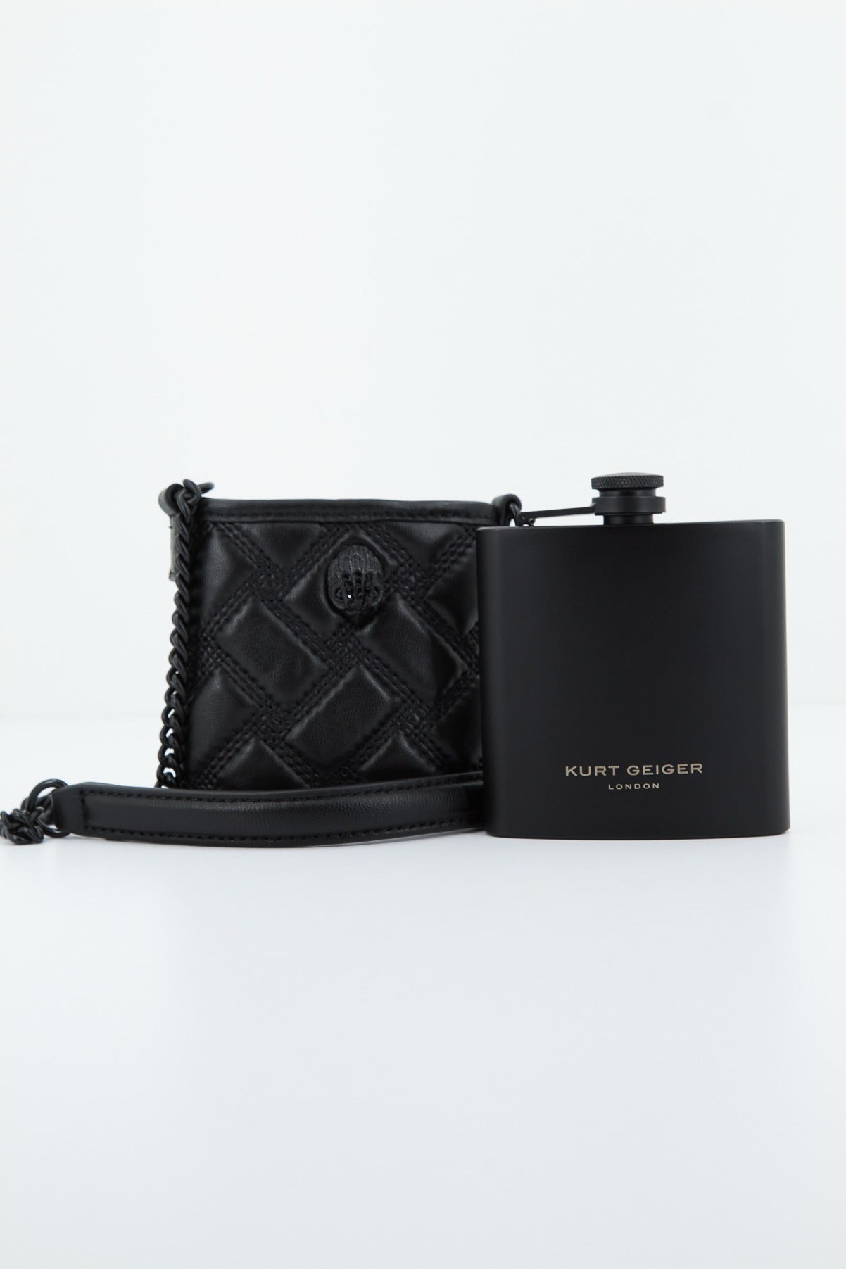 KURT GEIGER LONDON KENSINGTON FLASK en color NEGRO  (1)