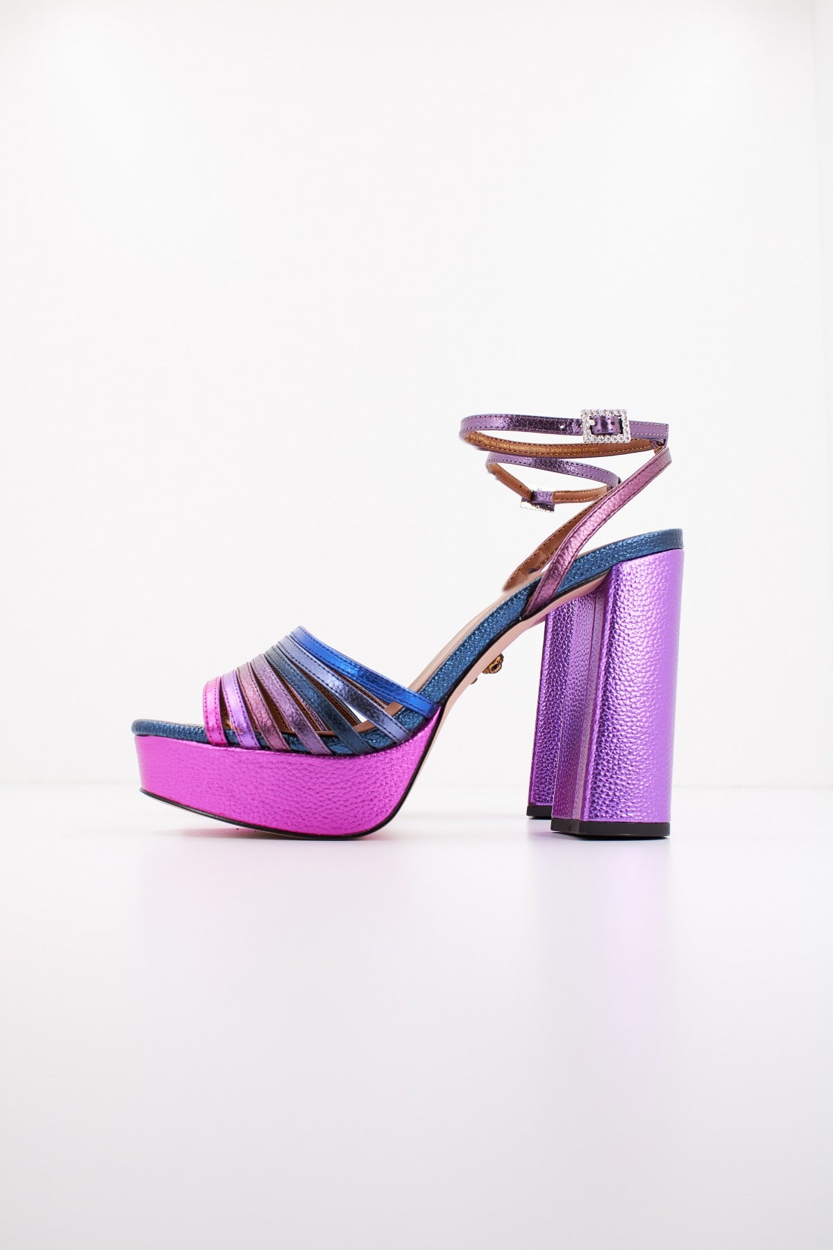 KURT GEIGER LONDON PIERRA PLATFORM SANDAL en color ROSA  (1)