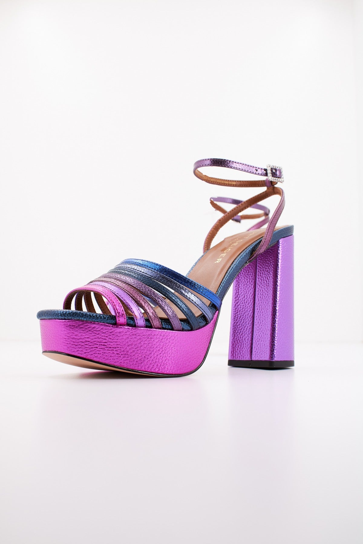 KURT GEIGER LONDON PIERRA PLATFORM SANDAL en color ROSA  (2)
