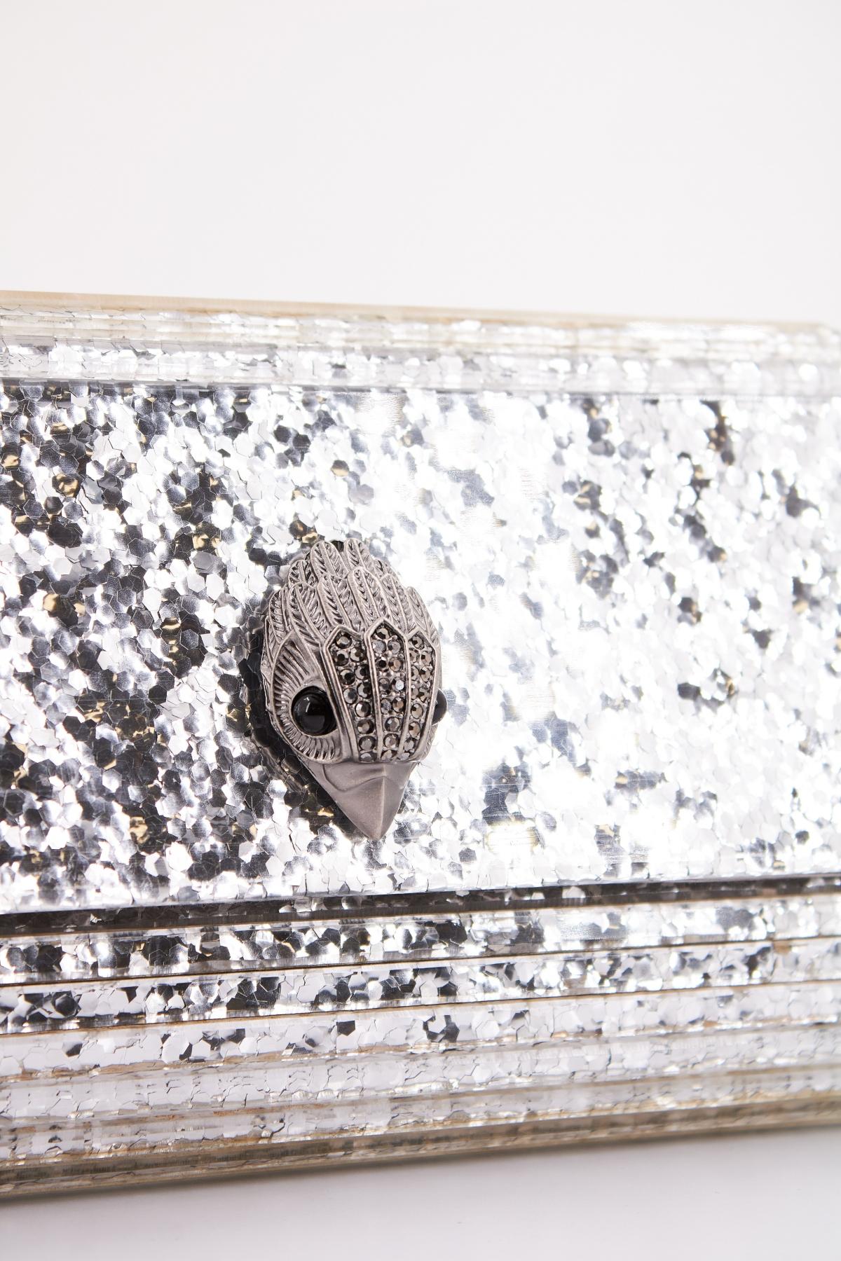 KURT GEIGER LONDON  PARTU EAGLE CLUTH en color PLATA  (4)