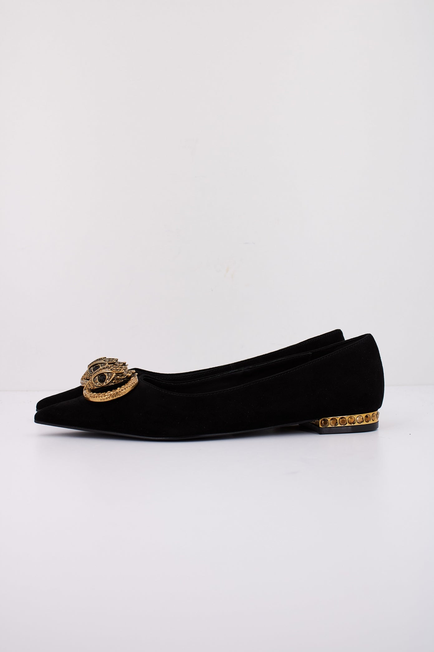 KURT GEIGER LONDON CHELSEA POINT FLAT en color NEGRO  (1)