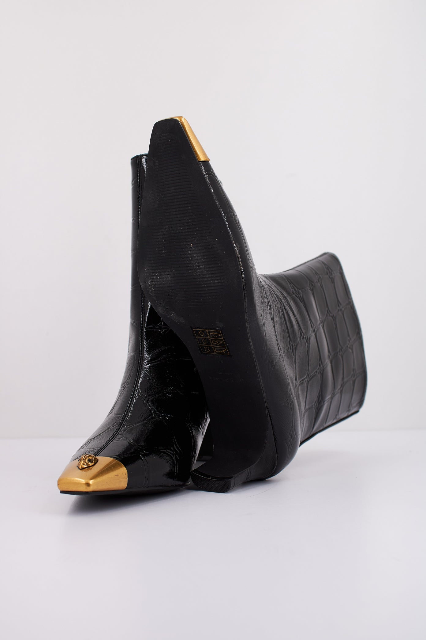 KURT GEIGER LONDON REGENT ANKLE BOOT en color NEGRO  (5)