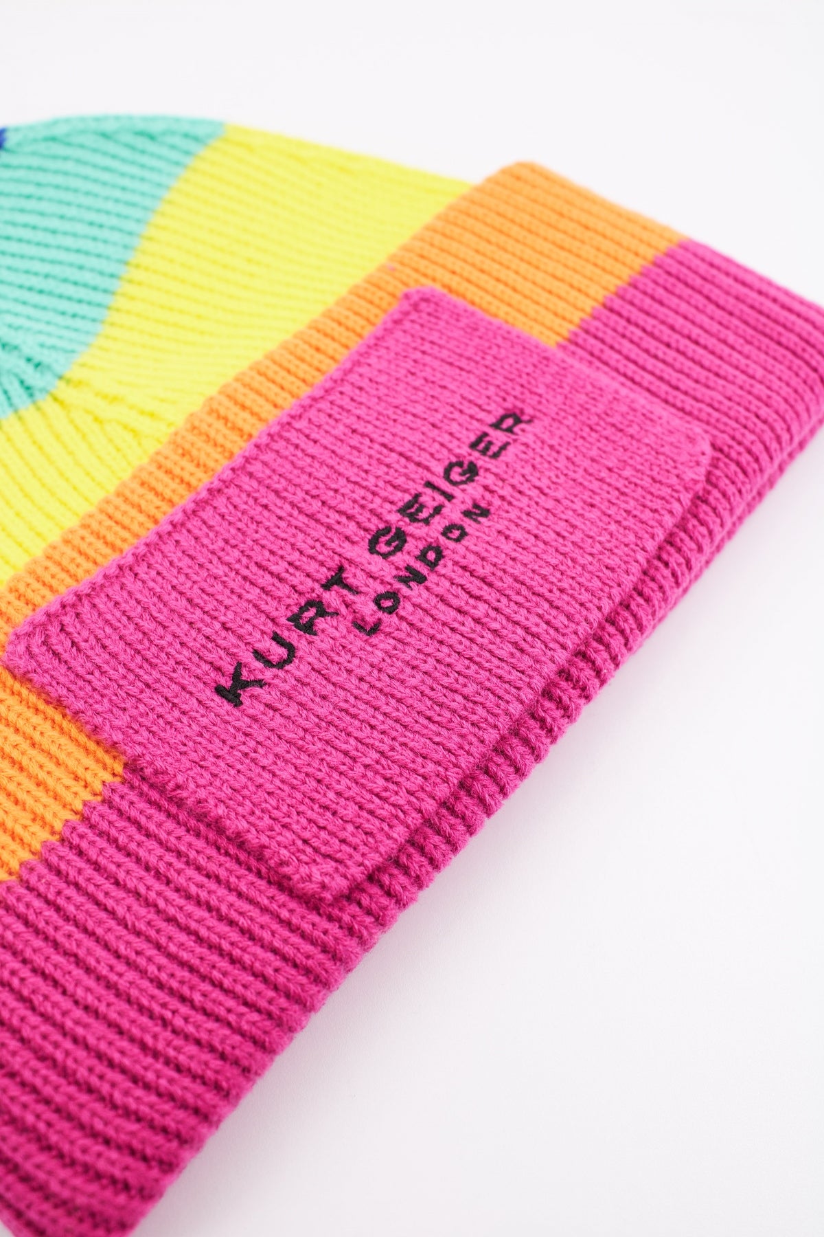 KURT GEIGER LONDON KGL KNITTED BEANIE en color MULTICOLOR  (2)