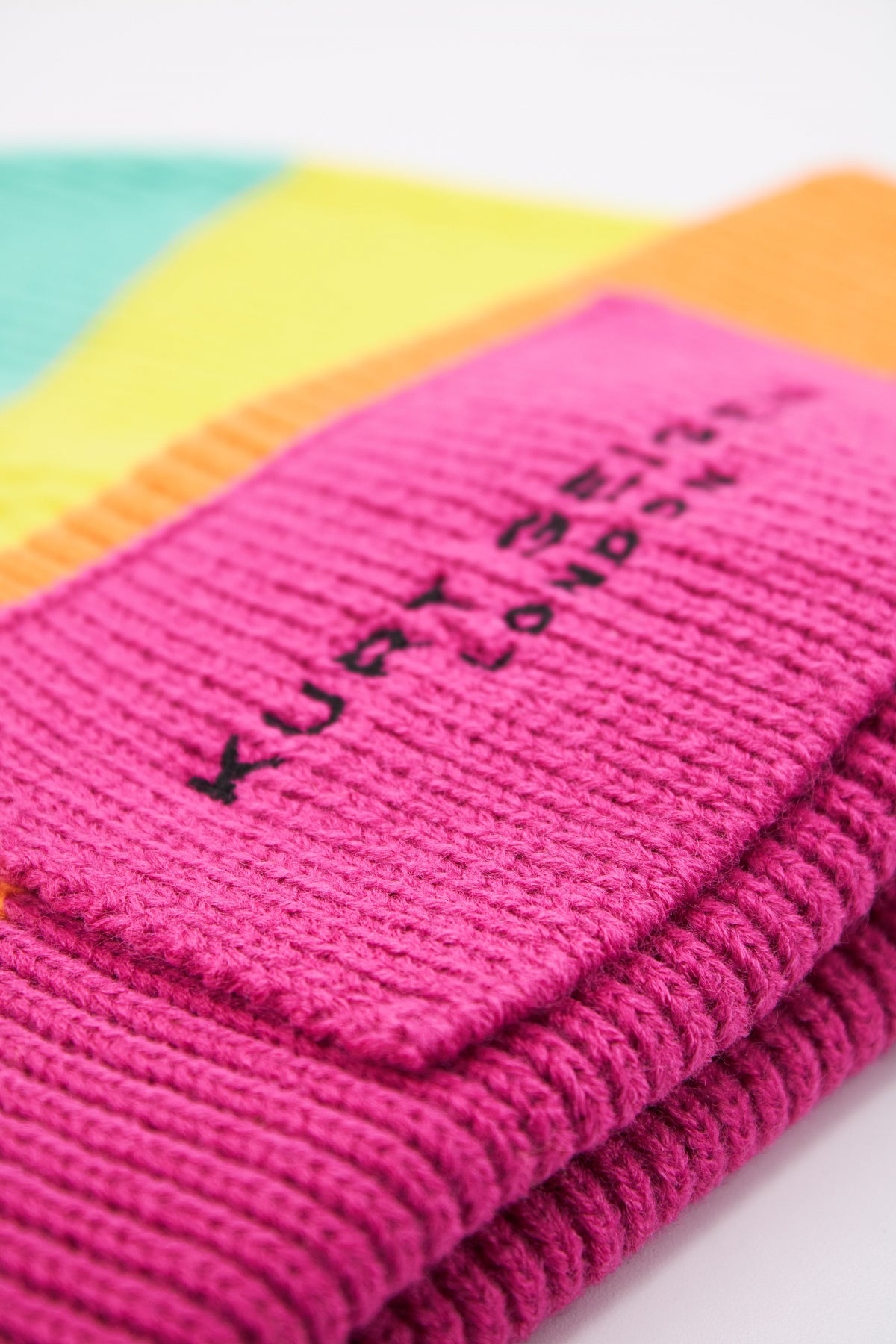 KURT GEIGER LONDON KGL KNITTED BEANIE en color MULTICOLOR  (4)