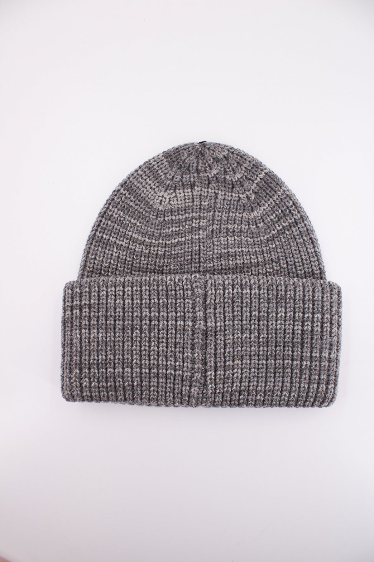 KURT GEIGER LONDON EVIL EYE BEANIE en color GRIS  (2)